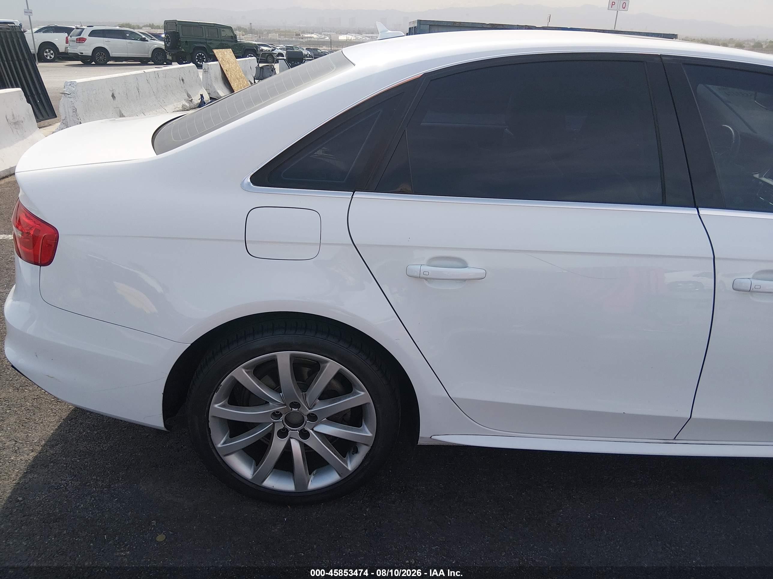 2014 Audi A4 2.0t Premium Белый vin: WAUAFAFL2EN014516
