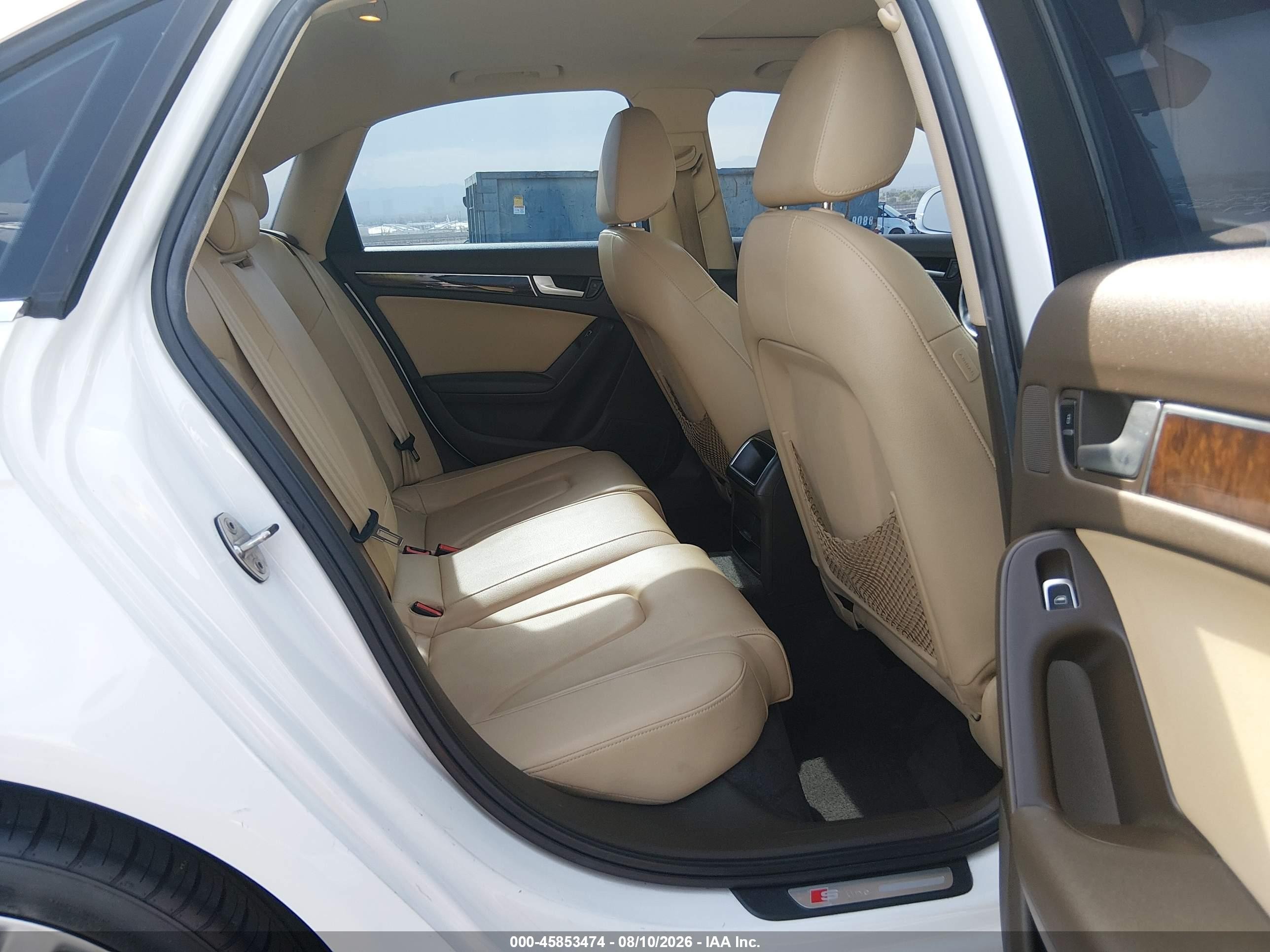 2014 Audi A4 2.0t Premium Белый vin: WAUAFAFL2EN014516