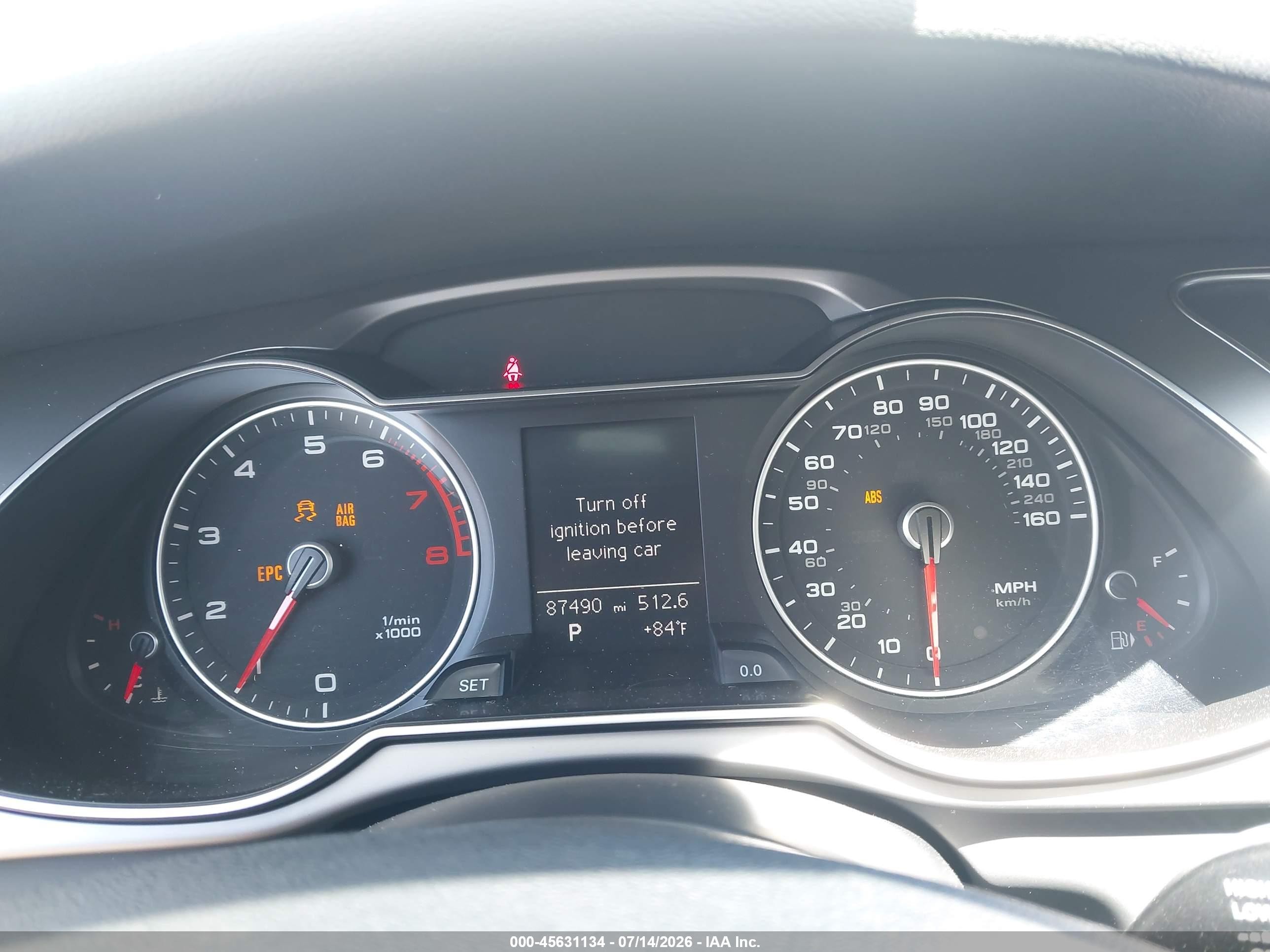 2014 Audi A4 2.0t Premium Белый vin: WAUAFAFL2EN017660