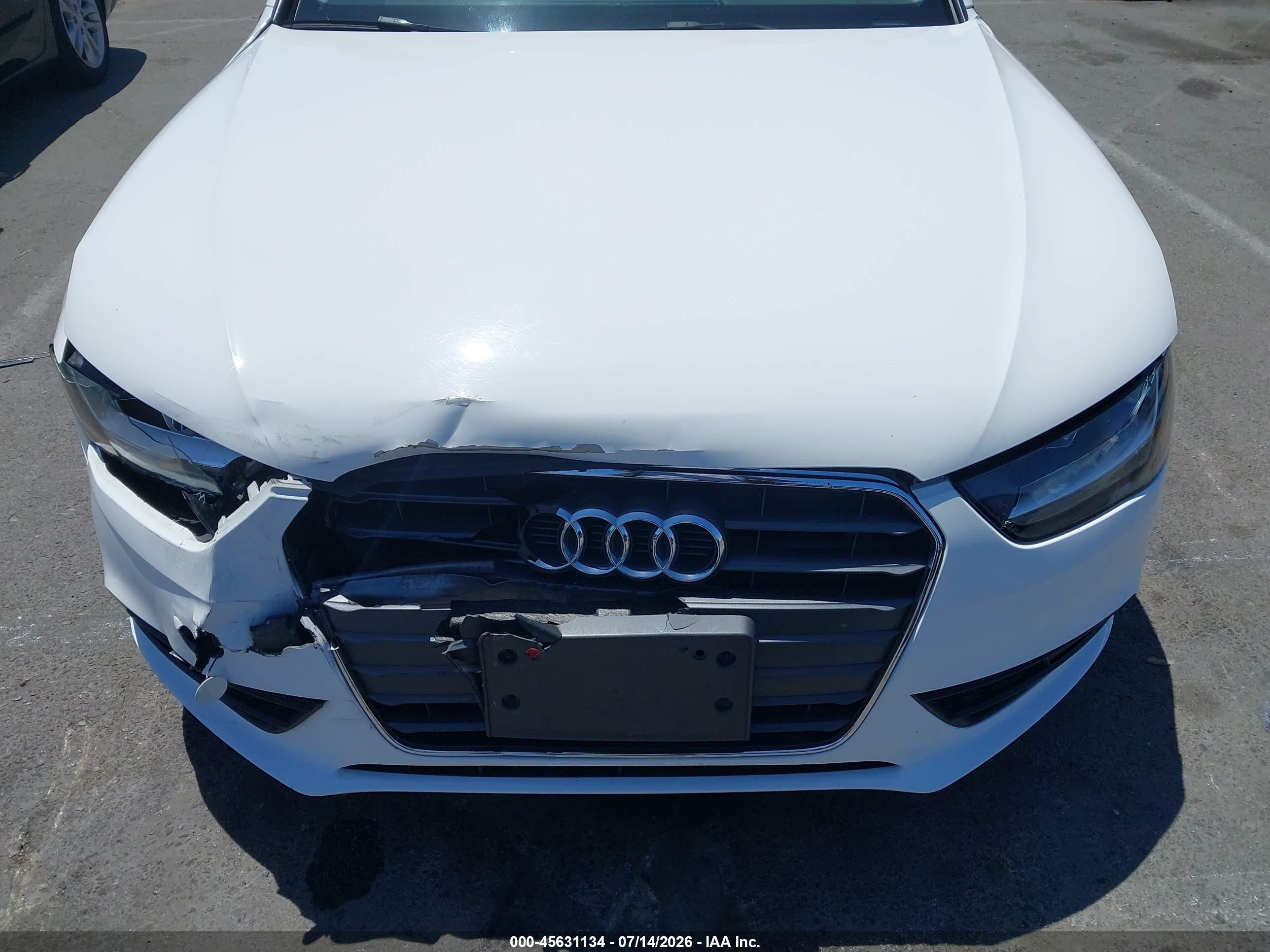 2014 Audi A4 2.0t Premium Белый vin: WAUAFAFL2EN017660