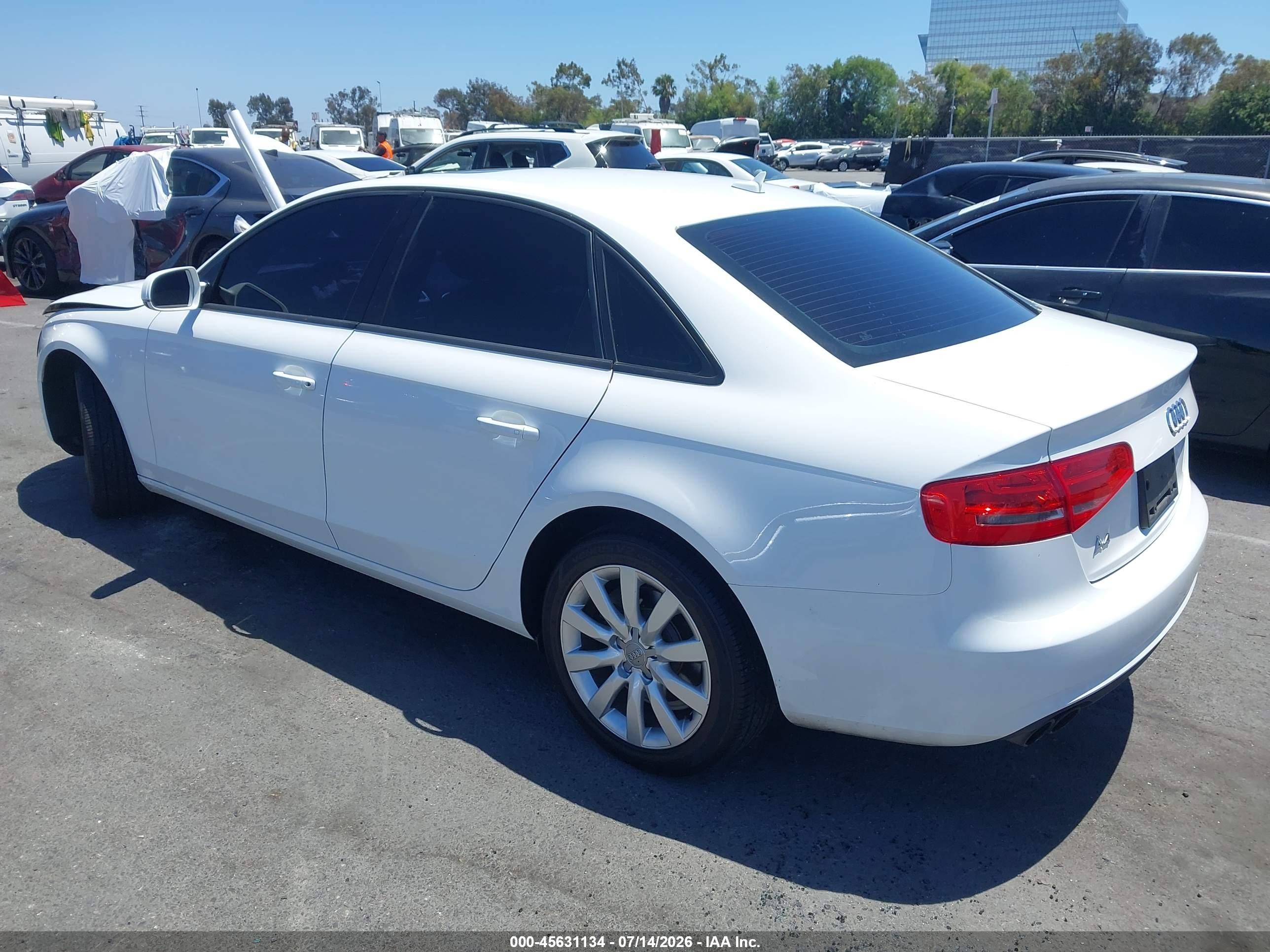 2014 Audi A4 2.0t Premium Белый vin: WAUAFAFL2EN017660