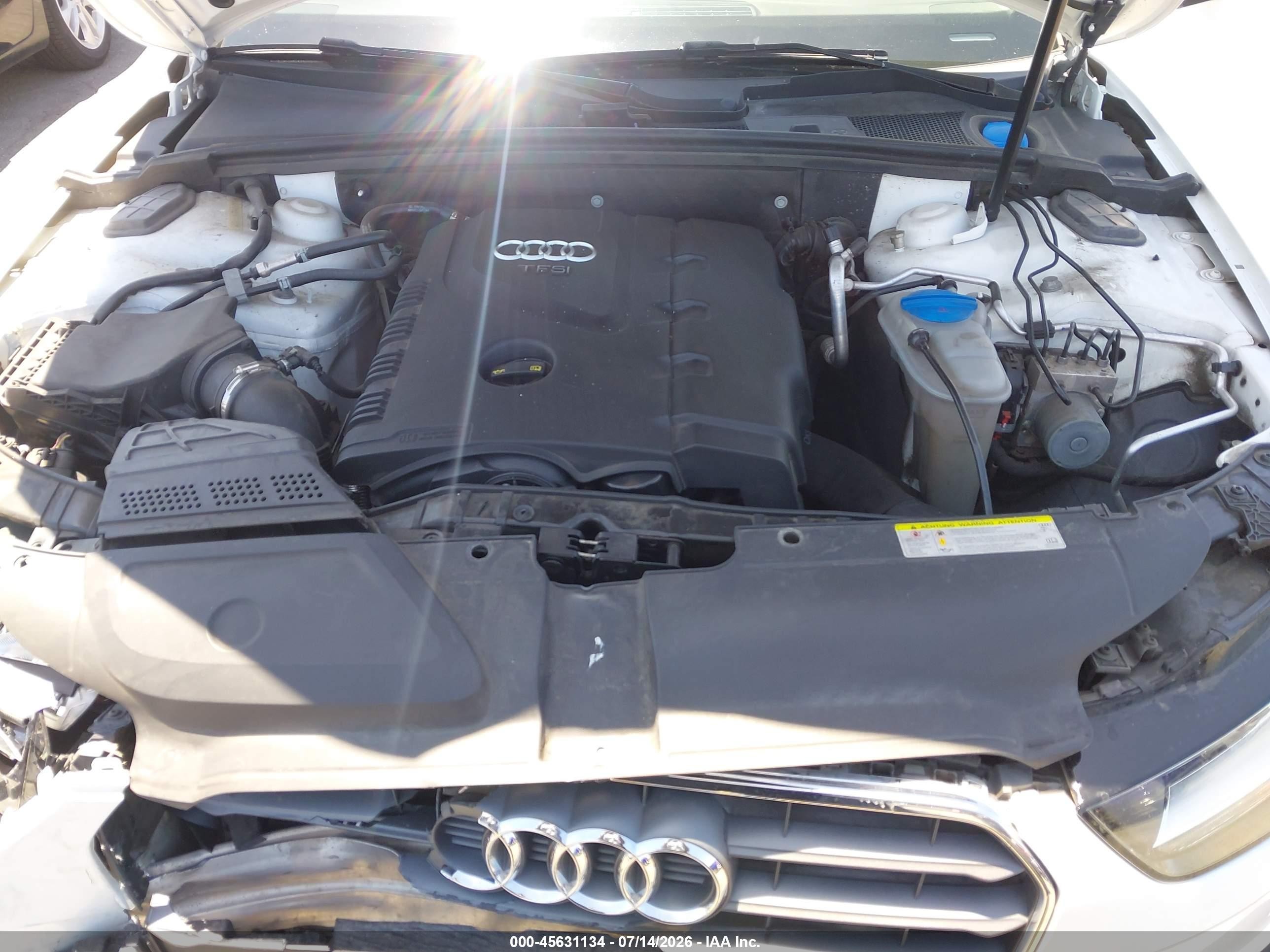 2014 Audi A4 2.0t Premium Белый vin: WAUAFAFL2EN017660