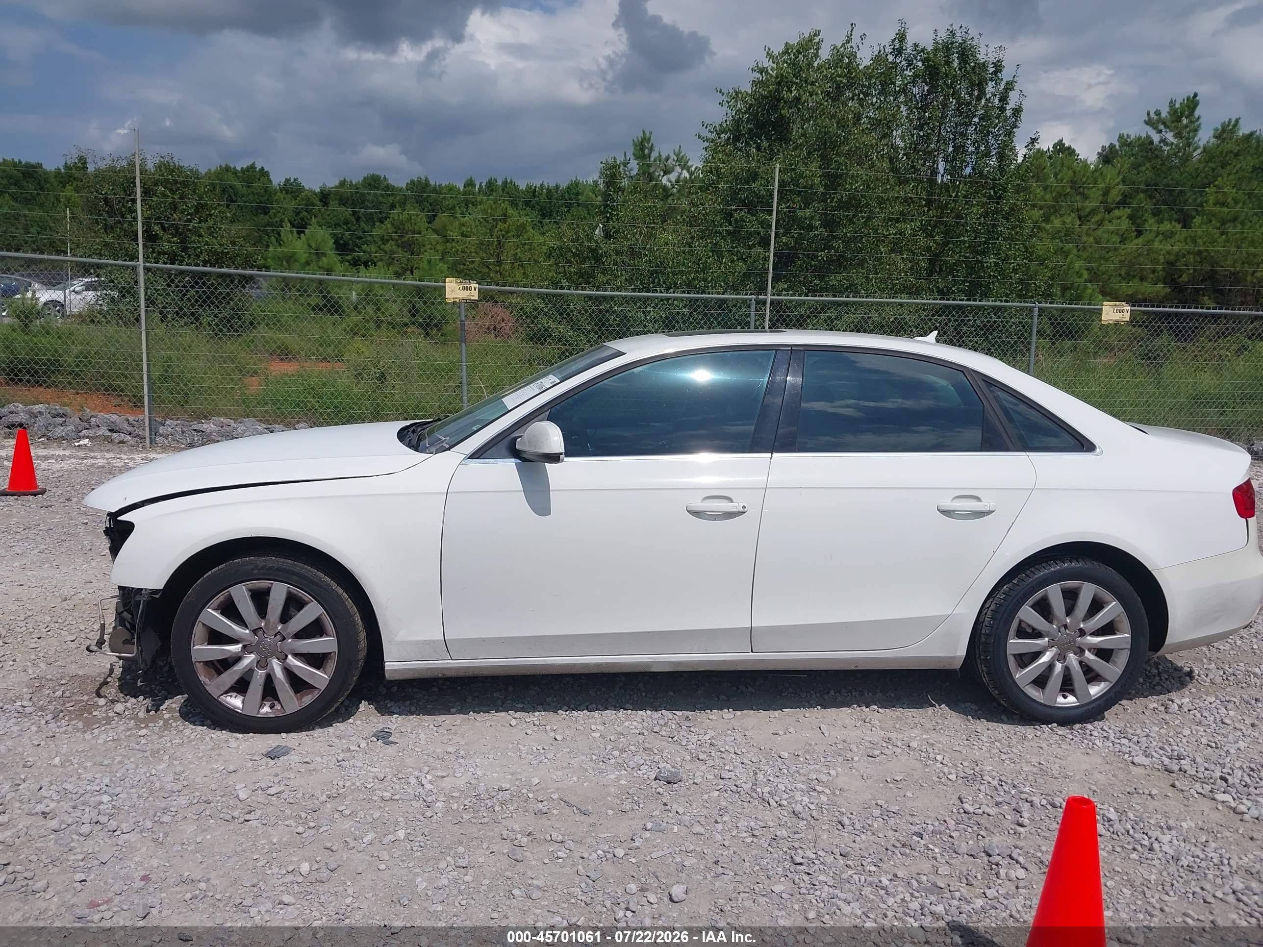 2013 Audi A4 2.0t Premium White vin: WAUAFAFL3DA045263