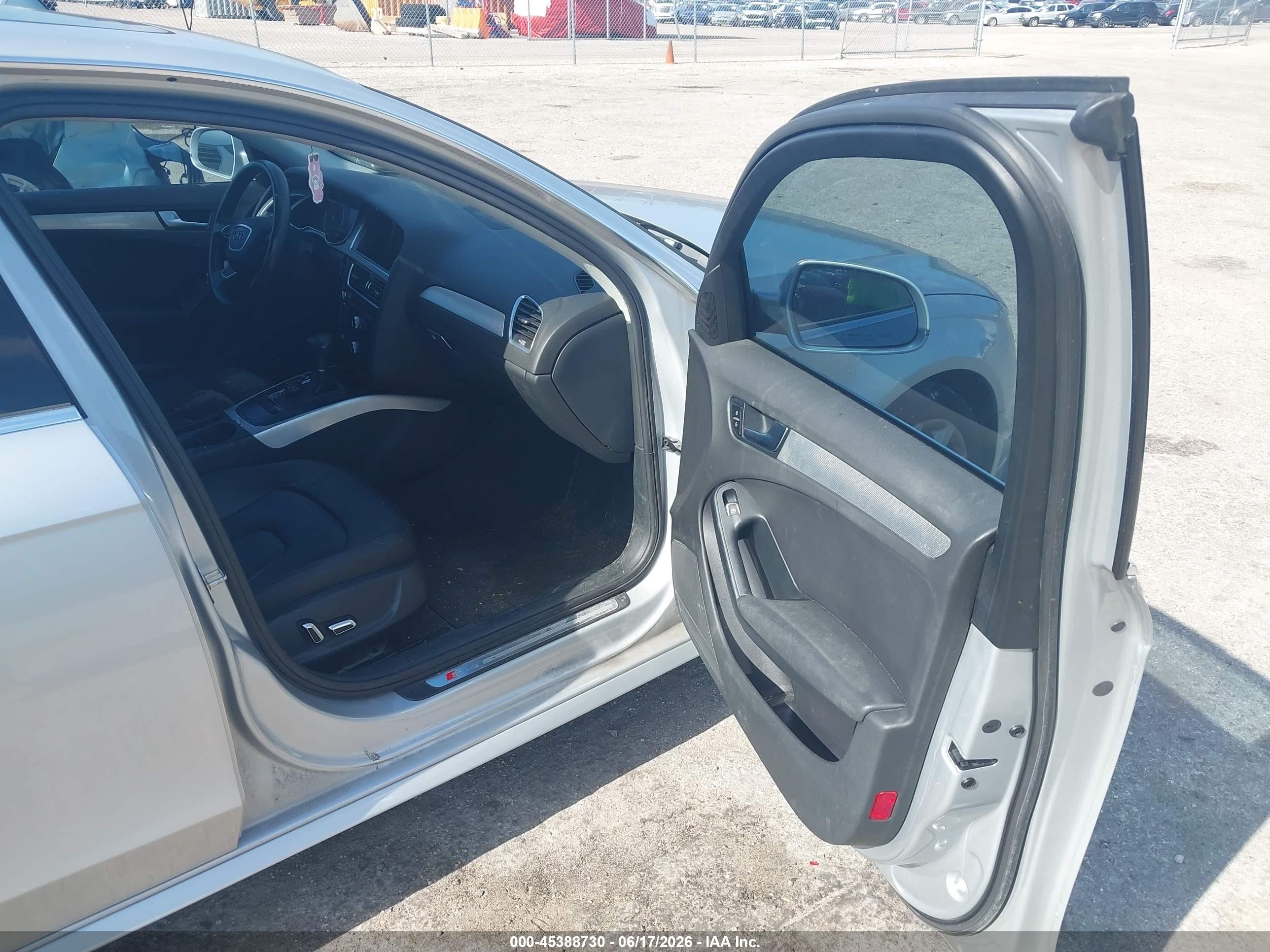 2014 Audi A4 2.0t Premium Silver vin: WAUAFAFL3EN016050