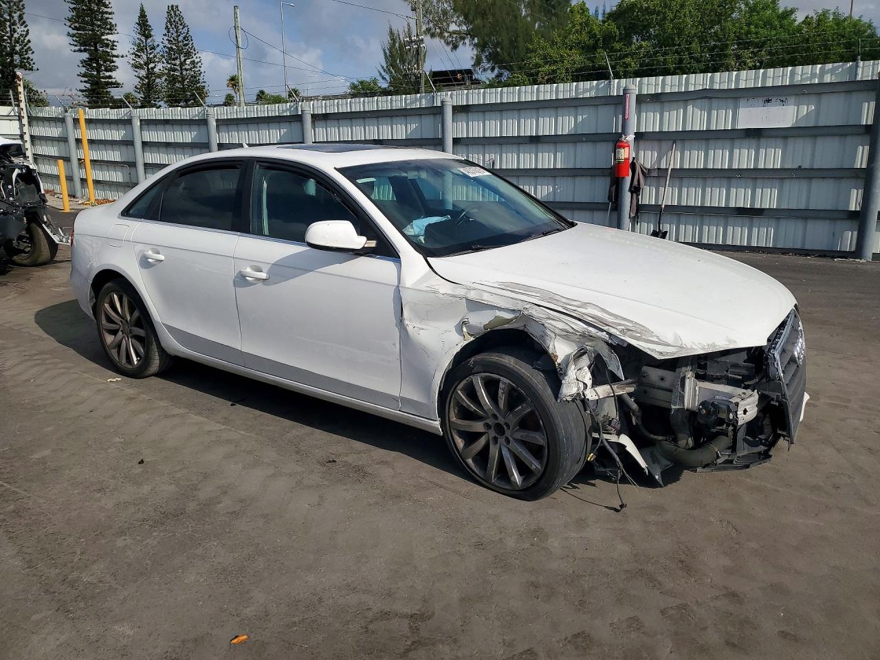 2013 Audi A4 Premium White vin: WAUAFAFL4DN038671