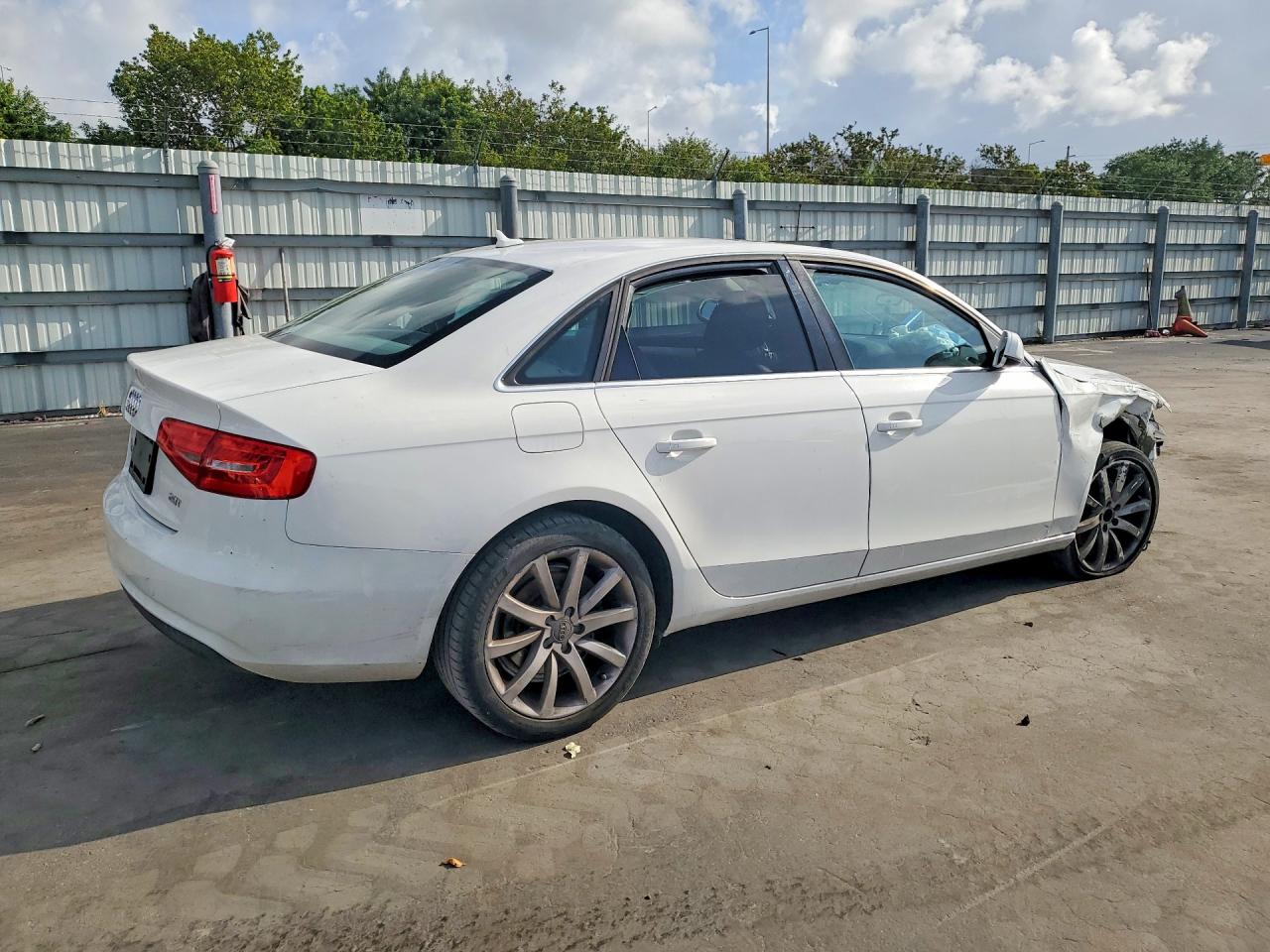 2013 Audi A4 Premium White vin: WAUAFAFL4DN038671