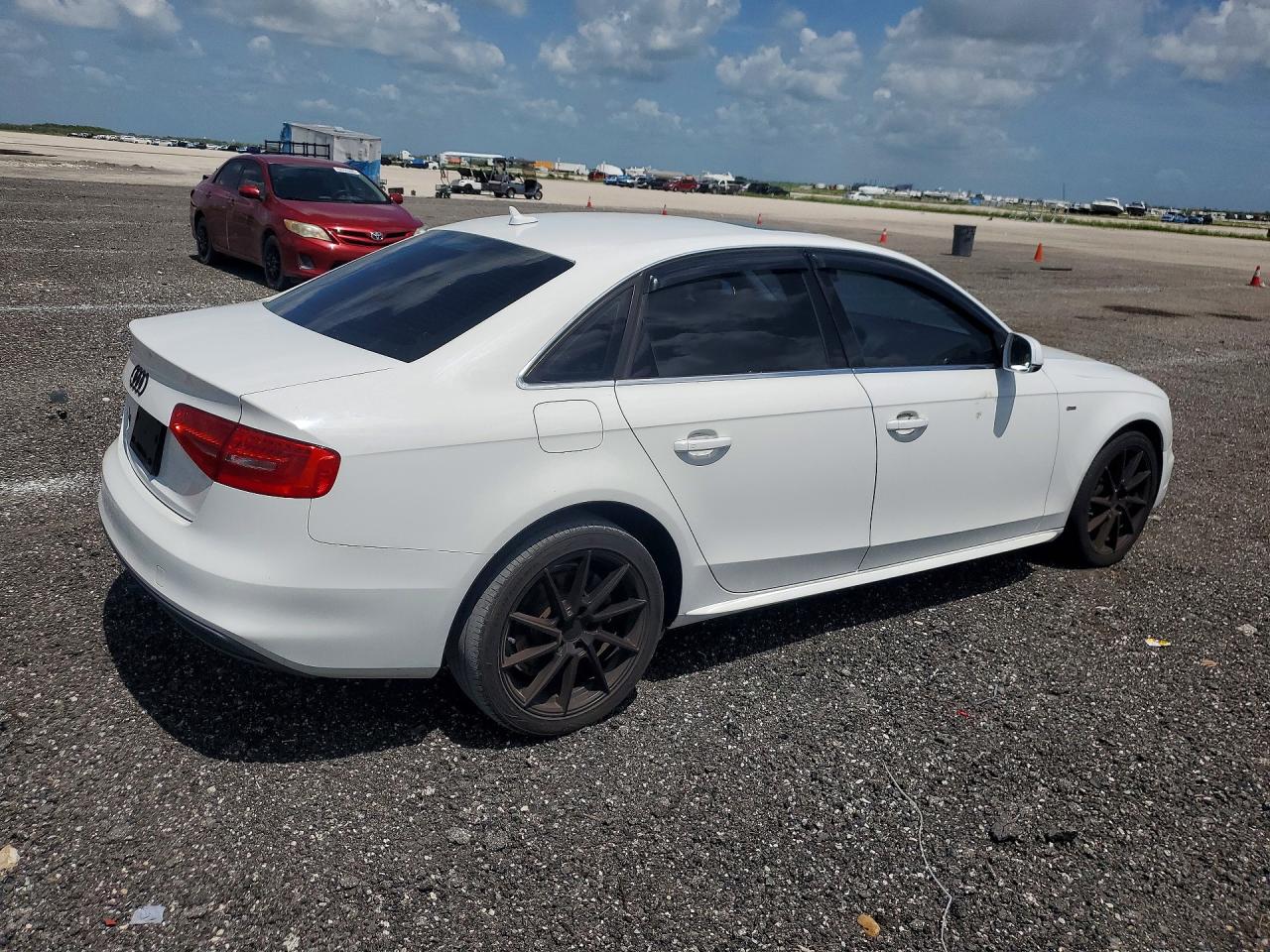 2014 Audi A4 Premium Белый vin: WAUAFAFL5EN019113