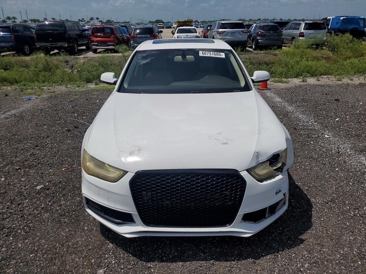 2014 Audi A4 Premium Белый vin: WAUAFAFL5EN019113