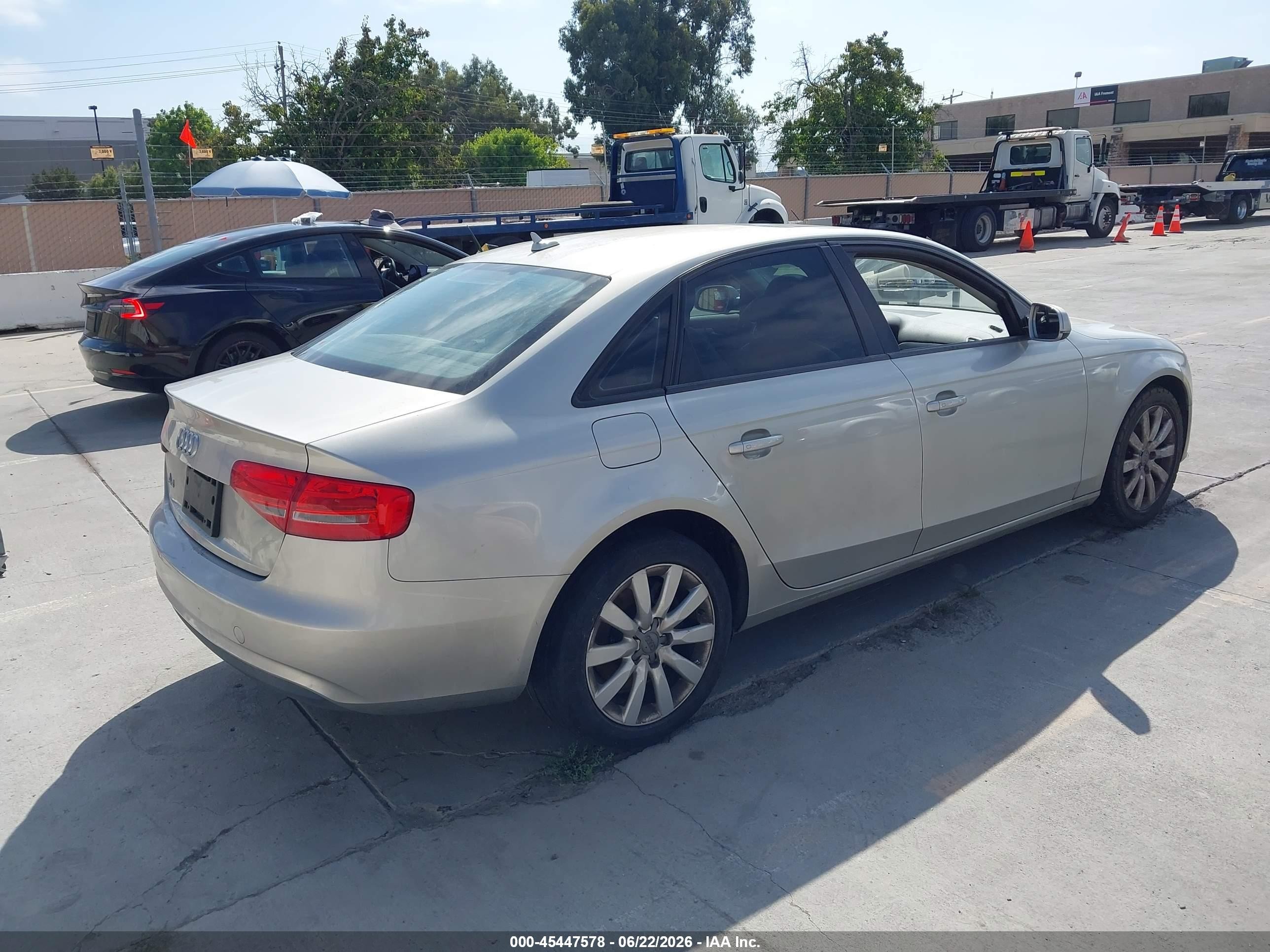 2014 Audi A4 2.0t Premium Silver vin: WAUAFAFL5EN034727