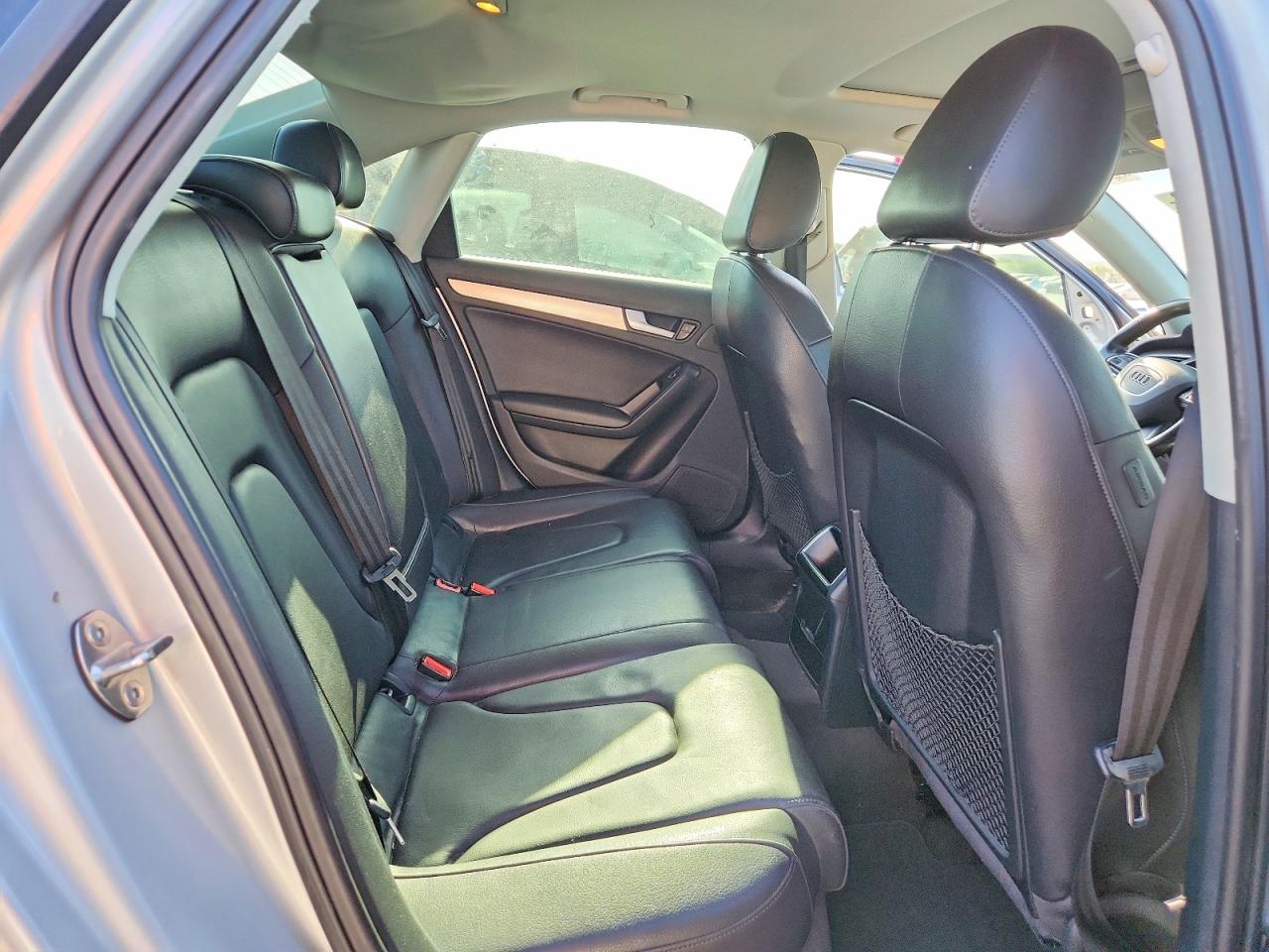 2013 Audi A4 Premium Серебряный vin: WAUAFAFL7DN038857