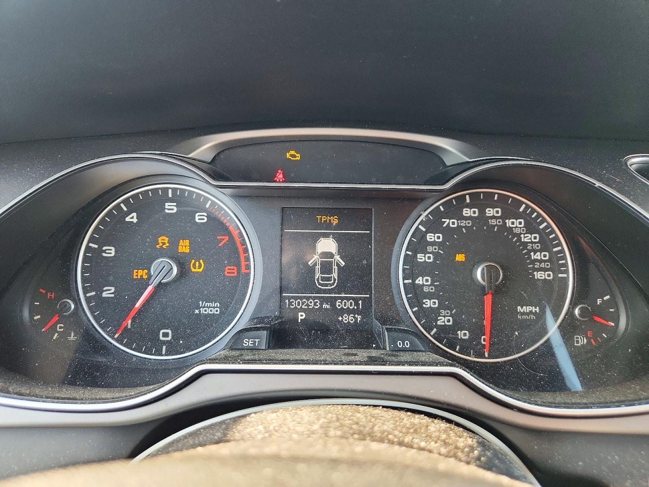 2013 Audi A4 Premium Серебряный vin: WAUAFAFL7DN038857