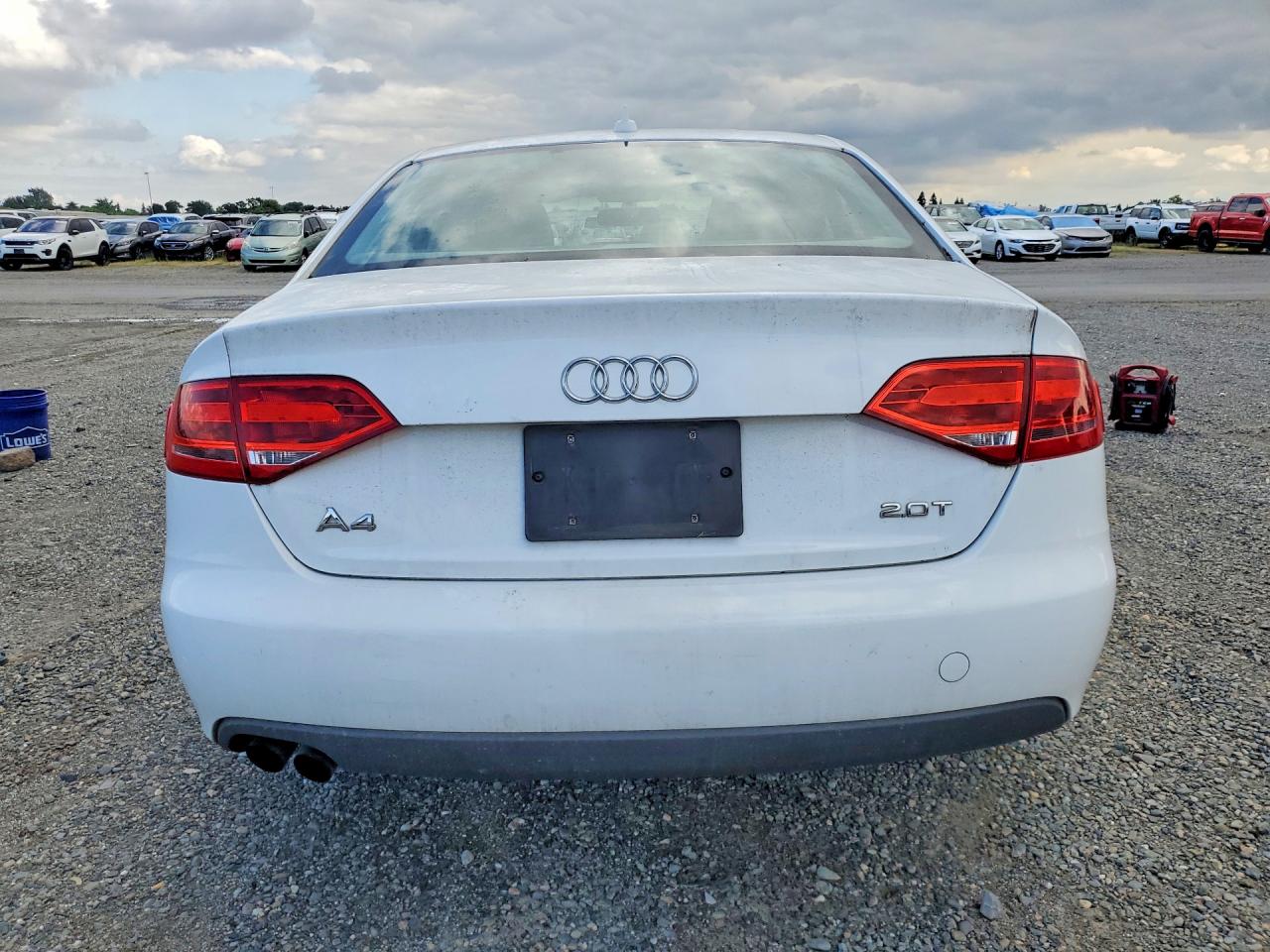 2012 Audi A4 Premium White vin: WAUAFAFL8CN017417