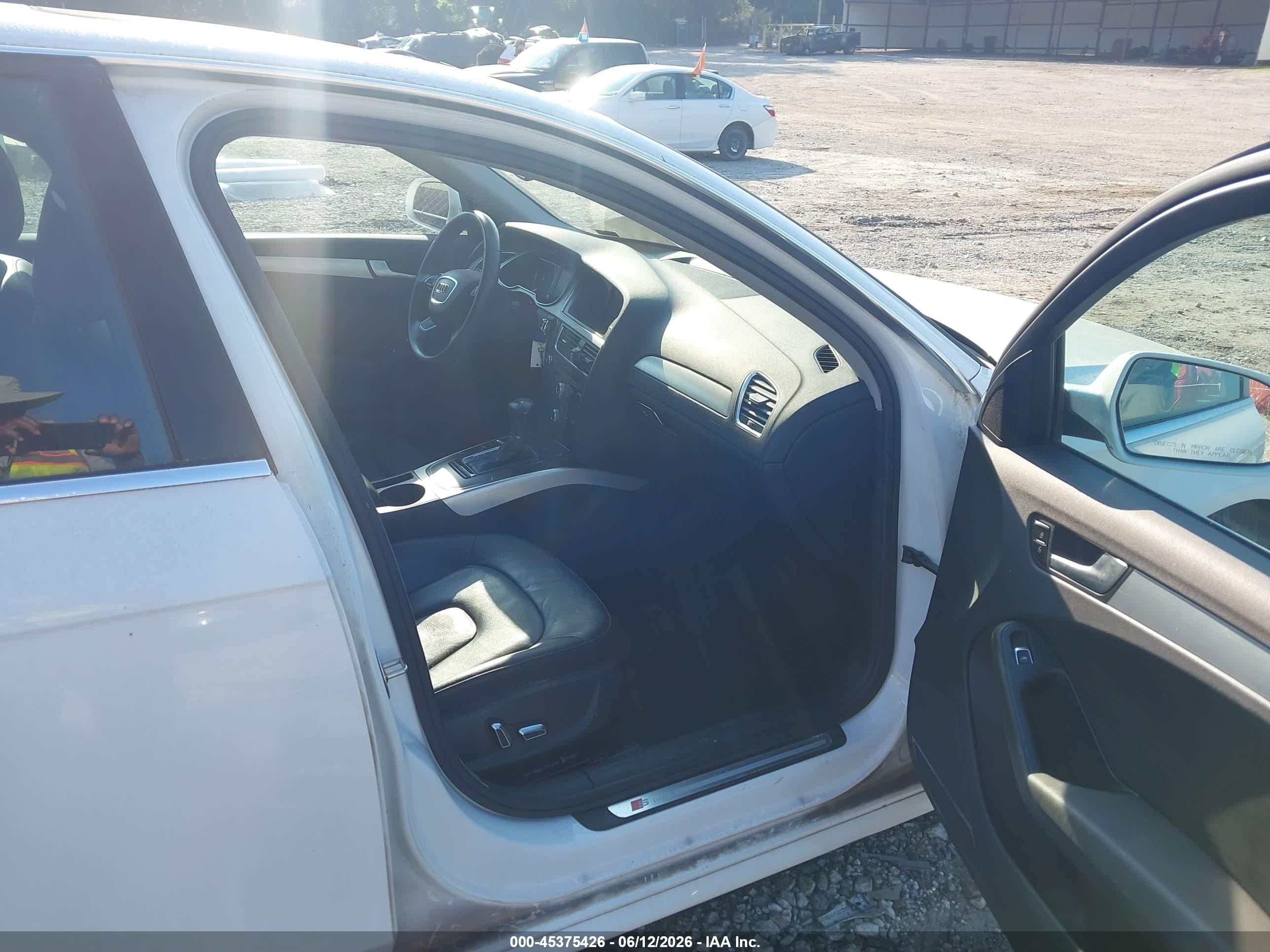 2014 Audi A4 2.0t Premium White vin: WAUAFAFL9EN025349