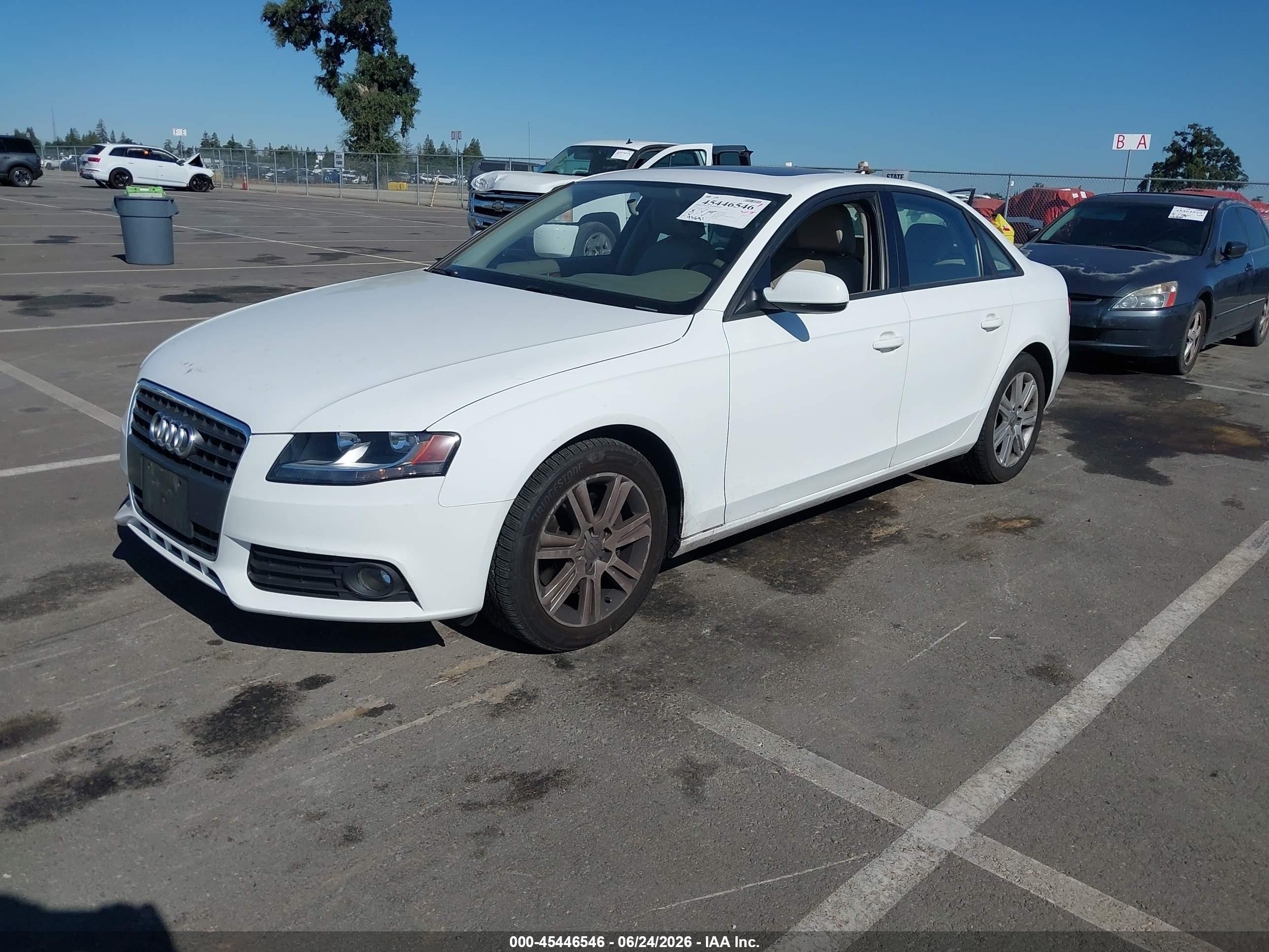 2011 Audi A4 2.0t Premium White vin: WAUAFAFLXBN047551