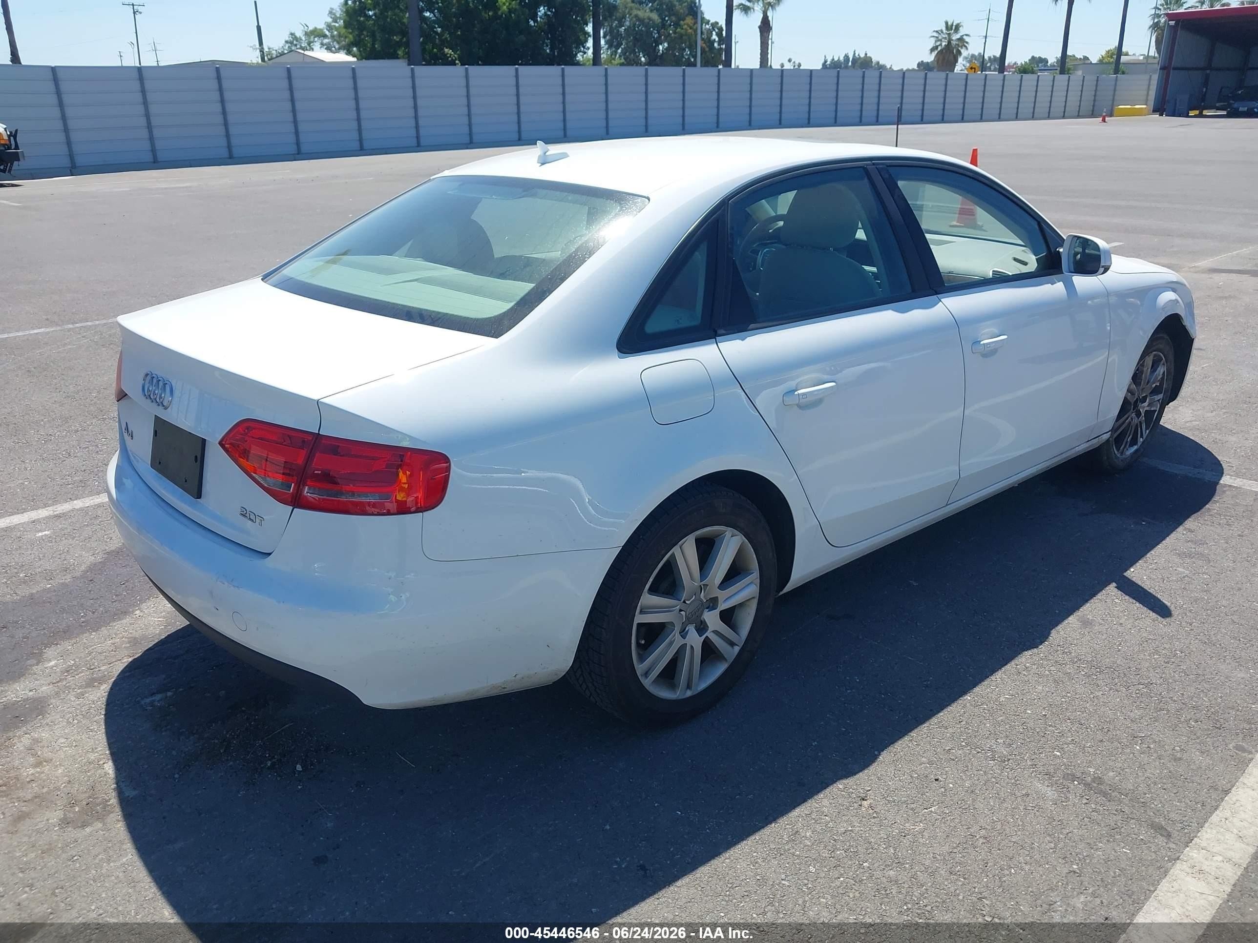 2011 Audi A4 2.0t Premium White vin: WAUAFAFLXBN047551