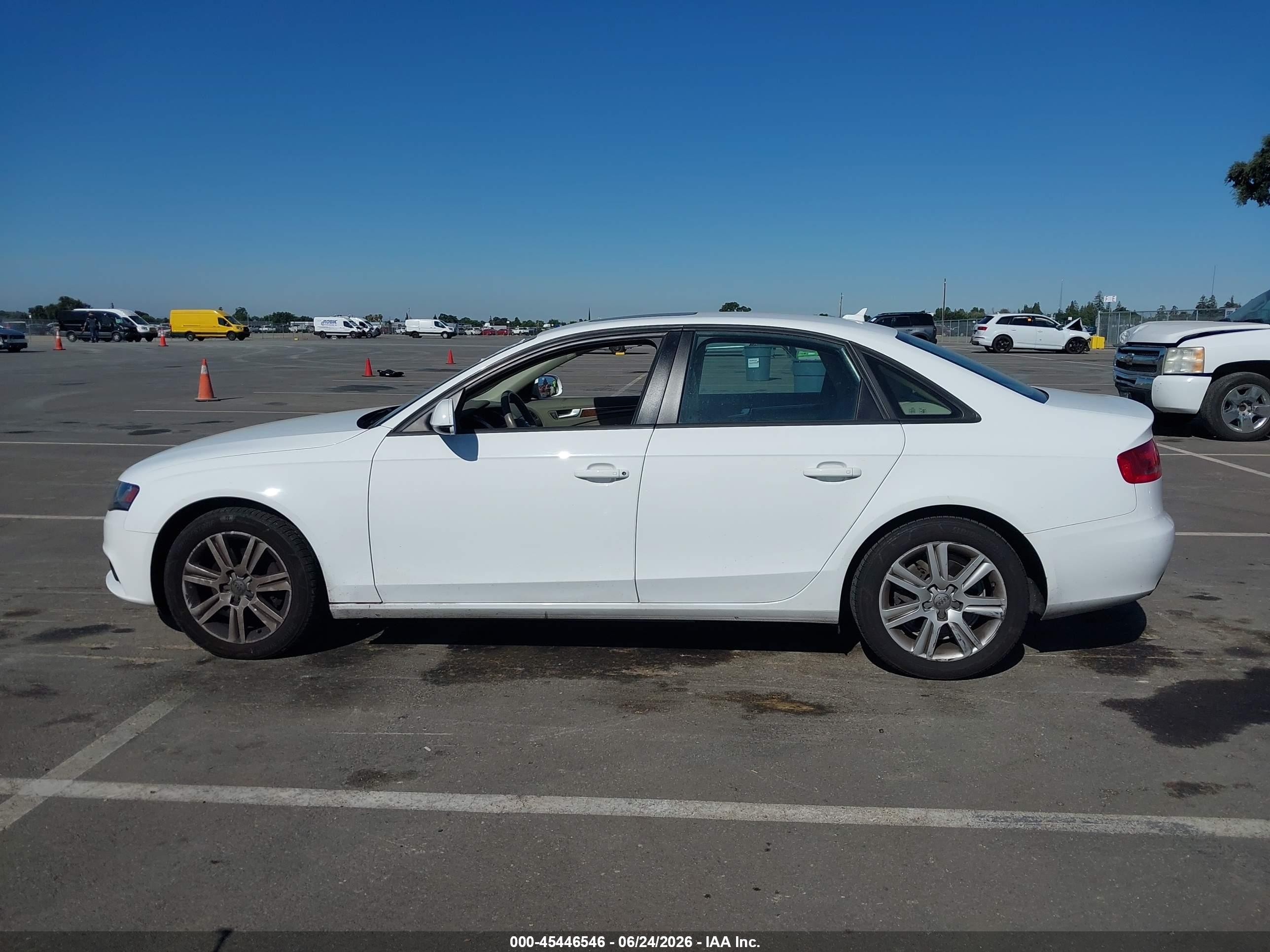 2011 Audi A4 2.0t Premium White vin: WAUAFAFLXBN047551