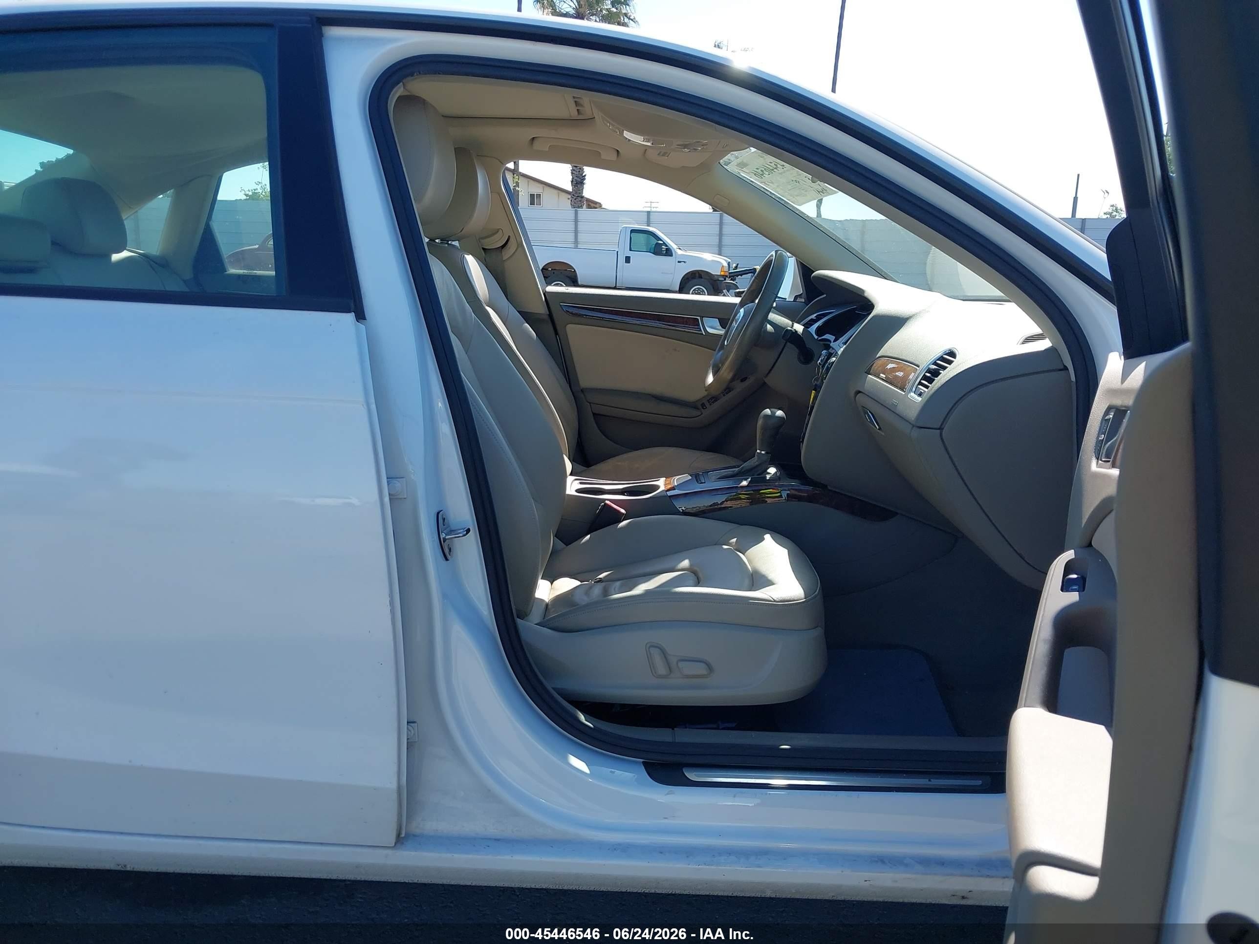 2011 Audi A4 2.0t Premium White vin: WAUAFAFLXBN047551