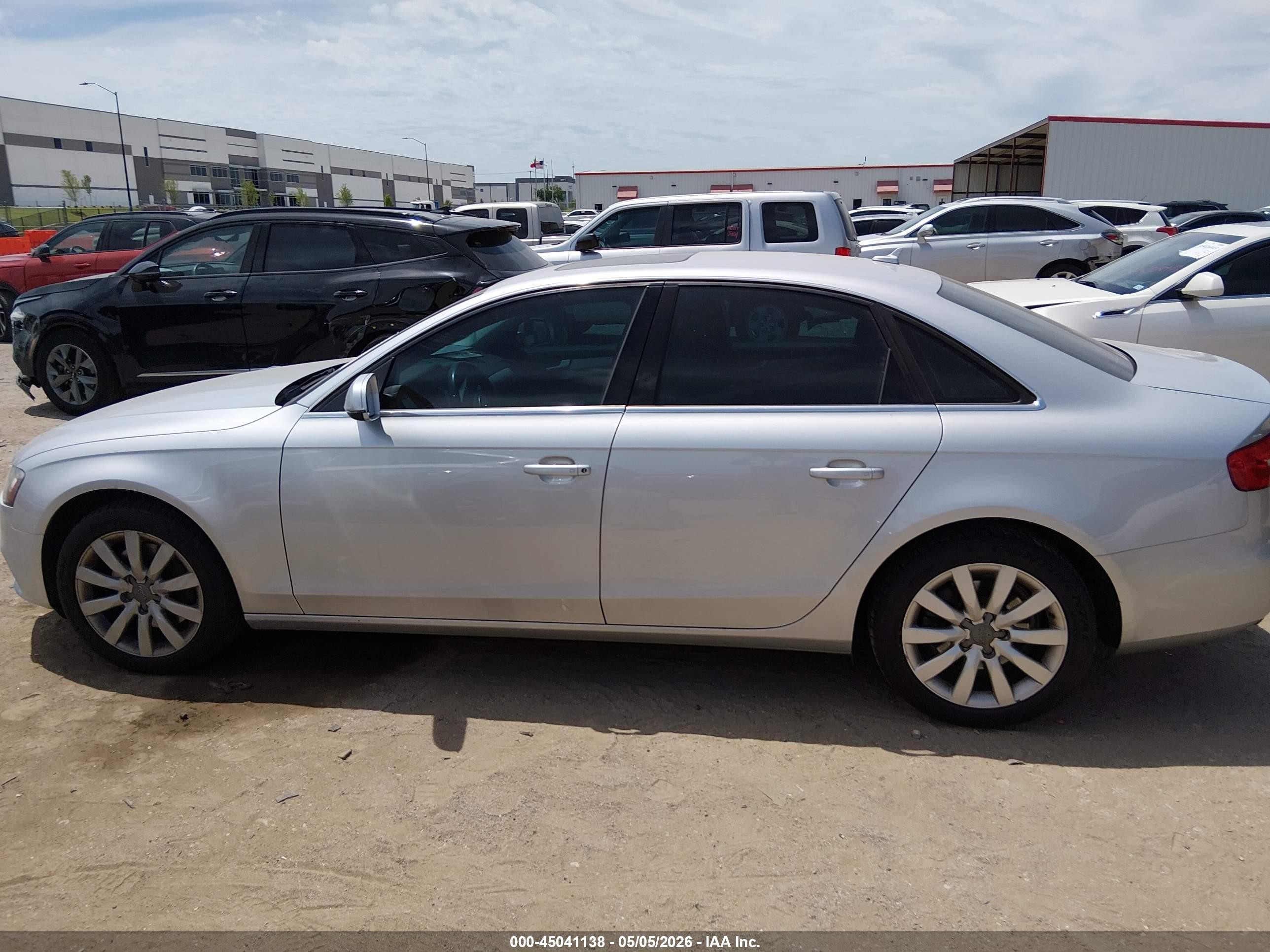 2013 Audi A4 2.0t Premium Silver vin: WAUAFAFLXDN010843