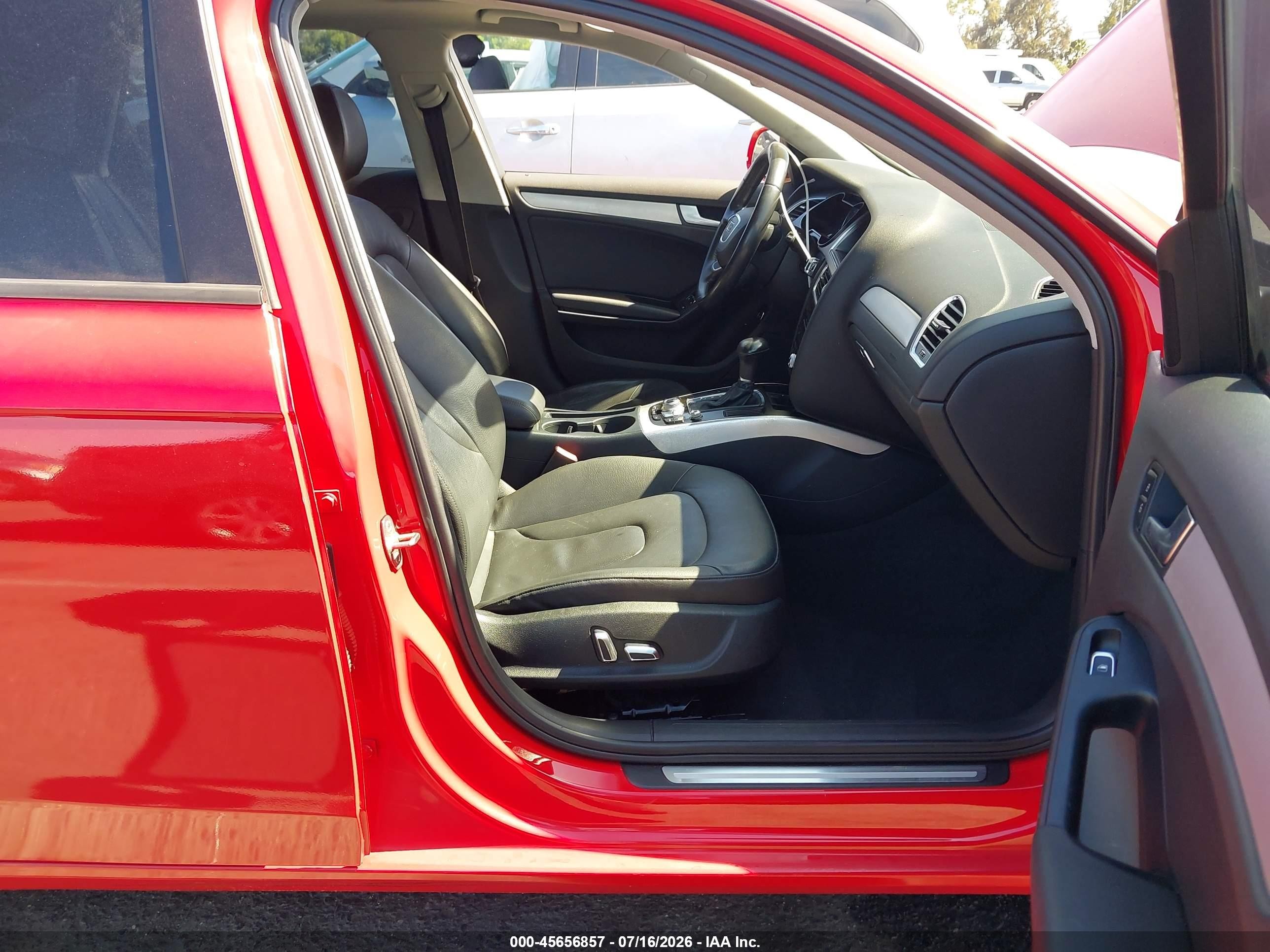 2014 Audi A4 2.0t Premium Red vin: WAUAFAFLXEN008365