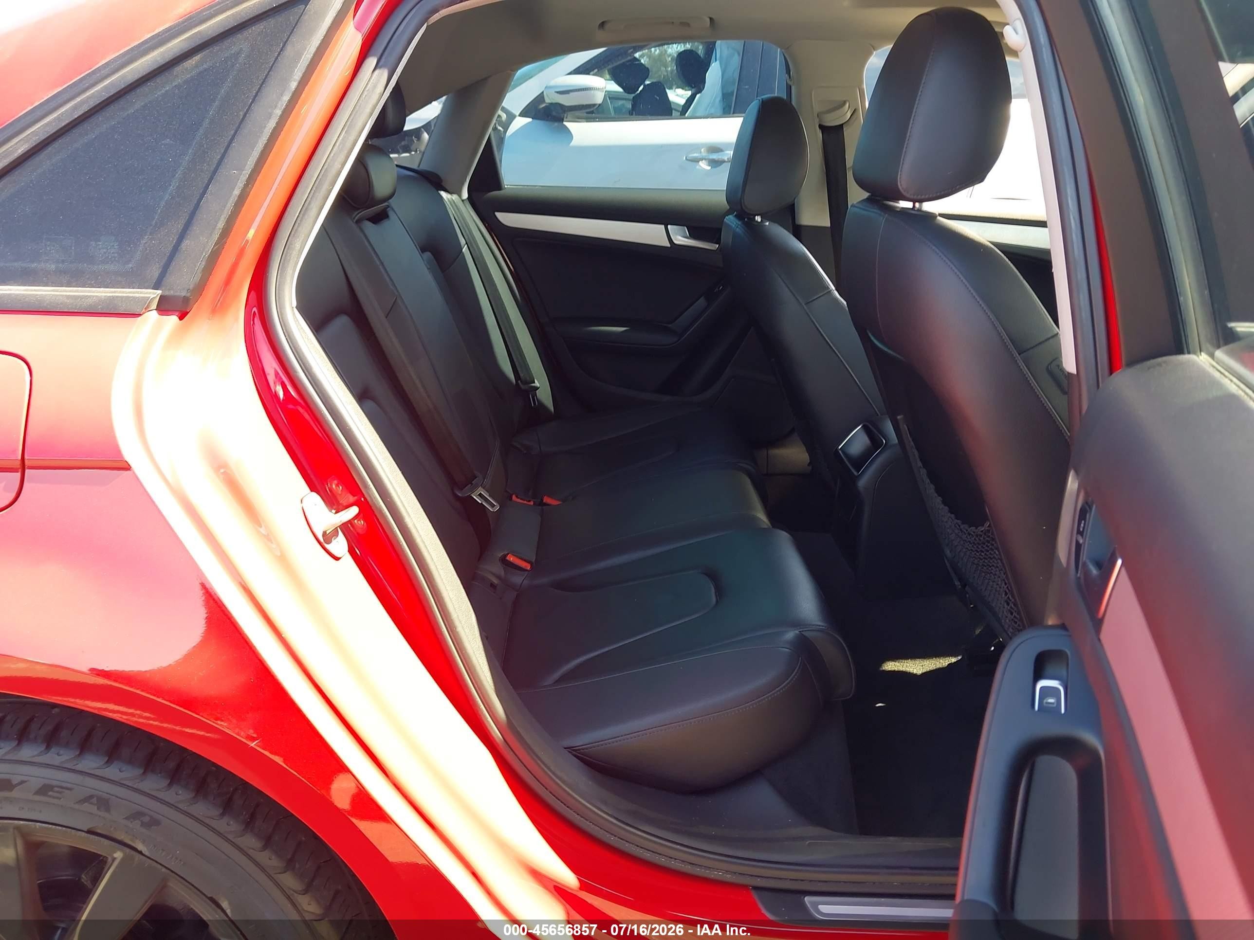2014 Audi A4 2.0t Premium Red vin: WAUAFAFLXEN008365