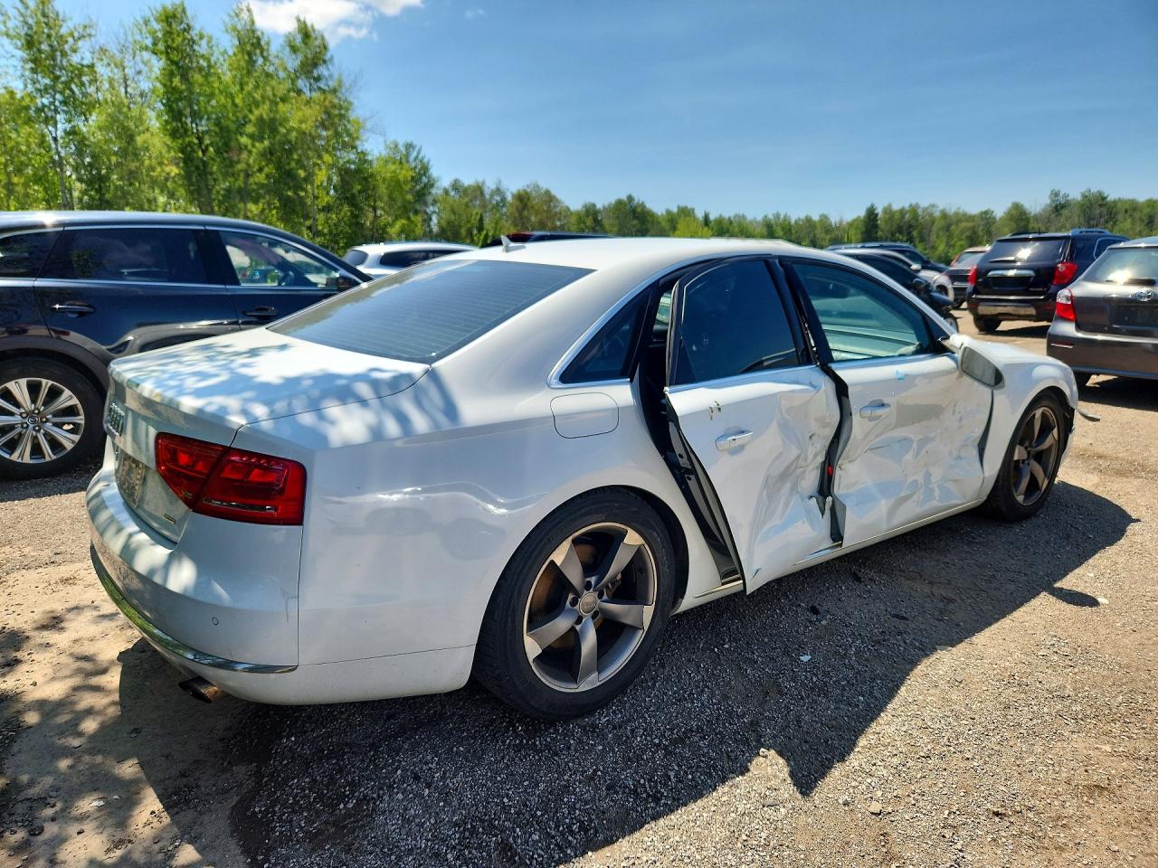 2013 Audi A8 Quattro White vin: WAUAGAFD1DN016911