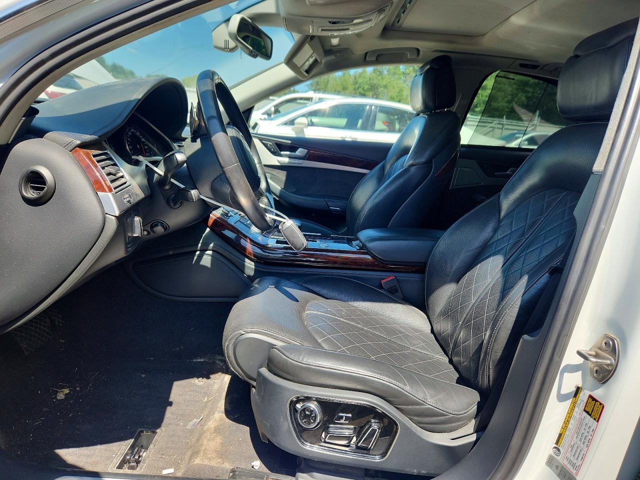 2013 Audi A8 Quattro White vin: WAUAGAFD1DN016911
