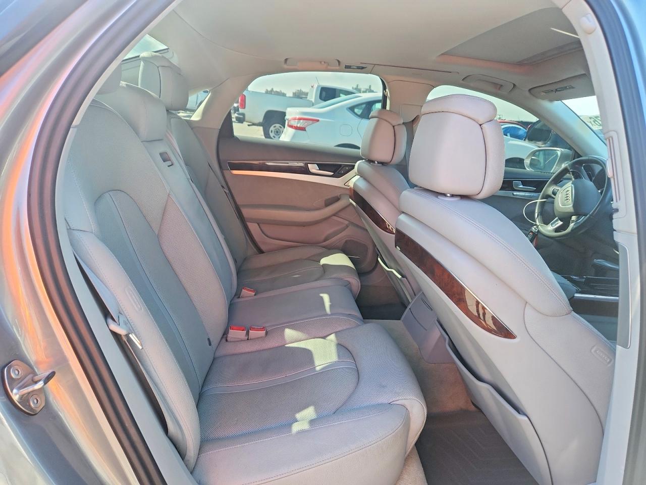 2013 Audi A8 Quattro Silver vin: WAUAGAFD7DN030439