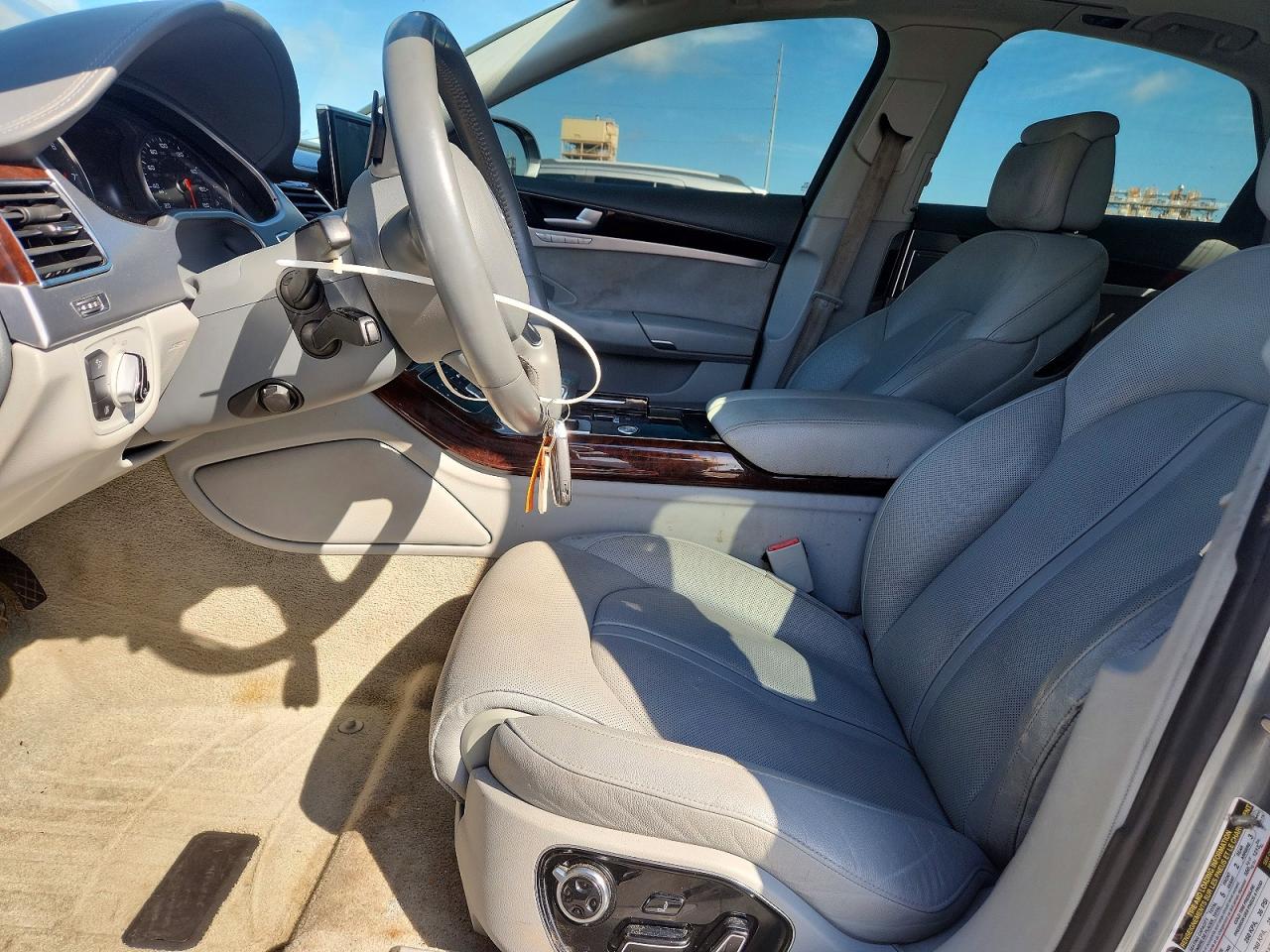 2013 Audi A8 Quattro Silver vin: WAUAGAFD7DN030439