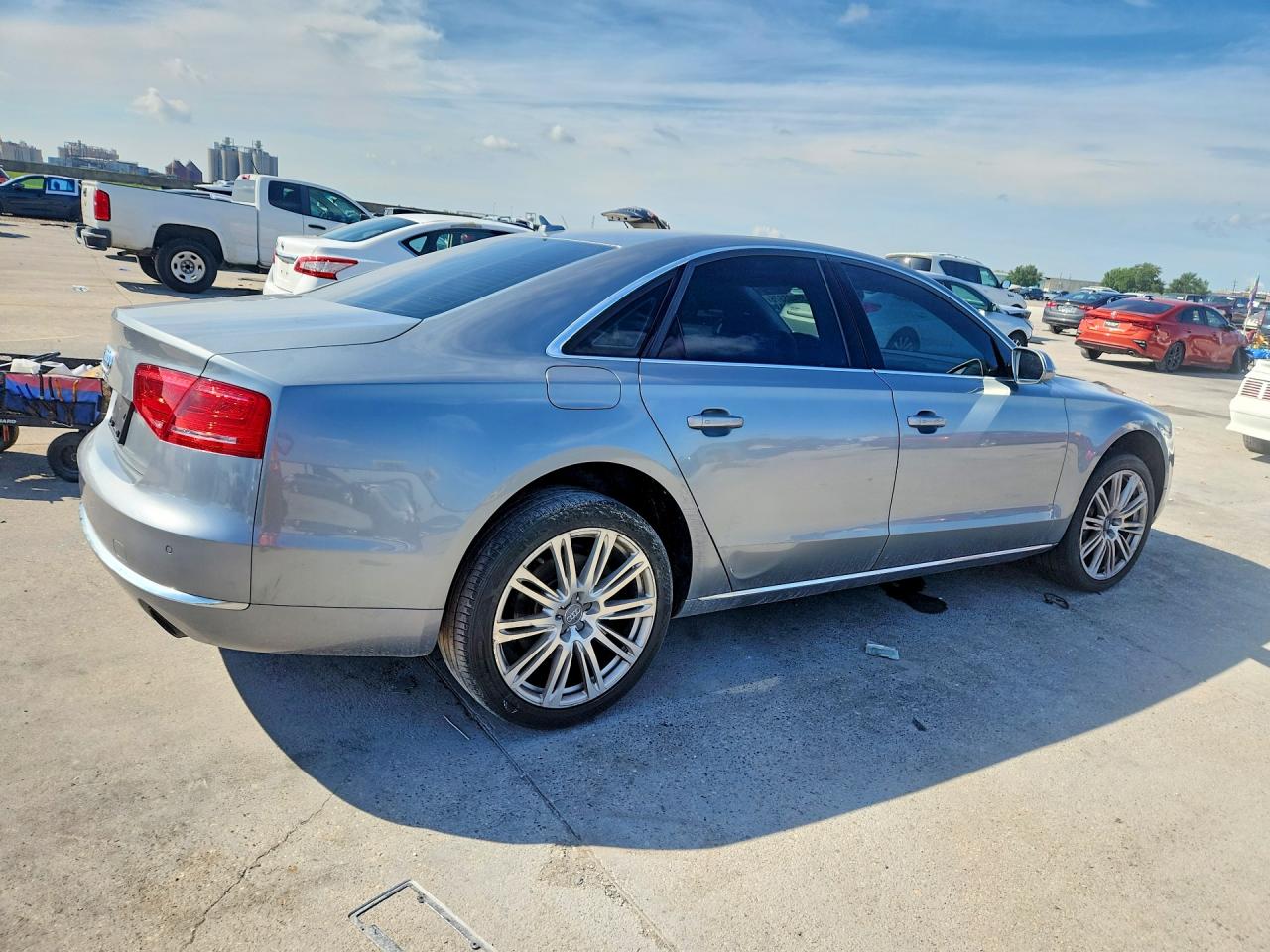 2013 Audi A8 Quattro Silver vin: WAUAGAFD7DN030439