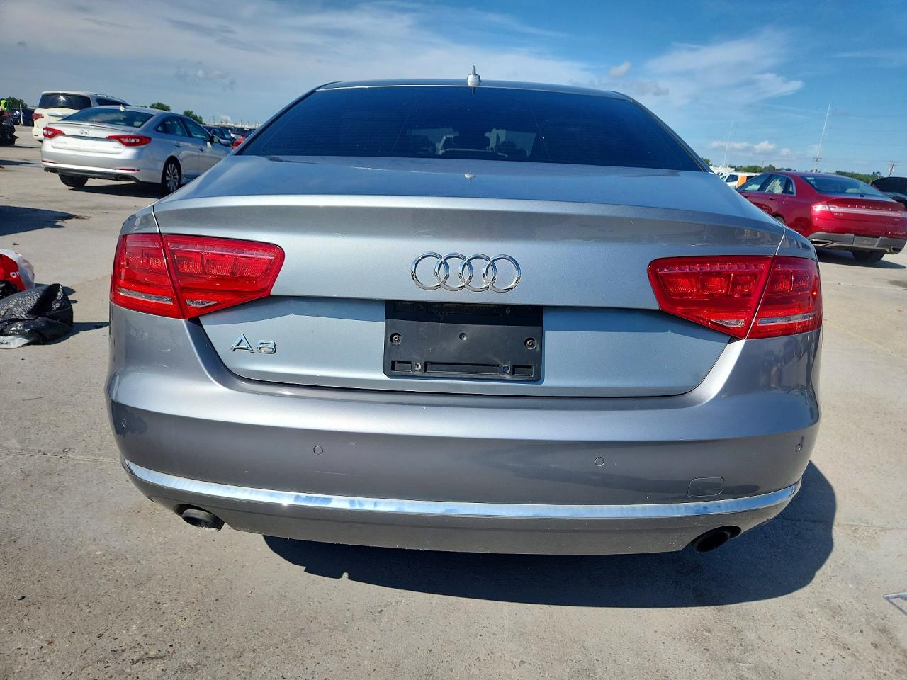 2013 Audi A8 Quattro Silver vin: WAUAGAFD7DN030439