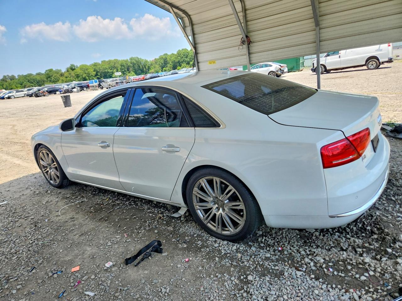 2013 Audi A8 Quattro White vin: WAUAGAFD9DN017112