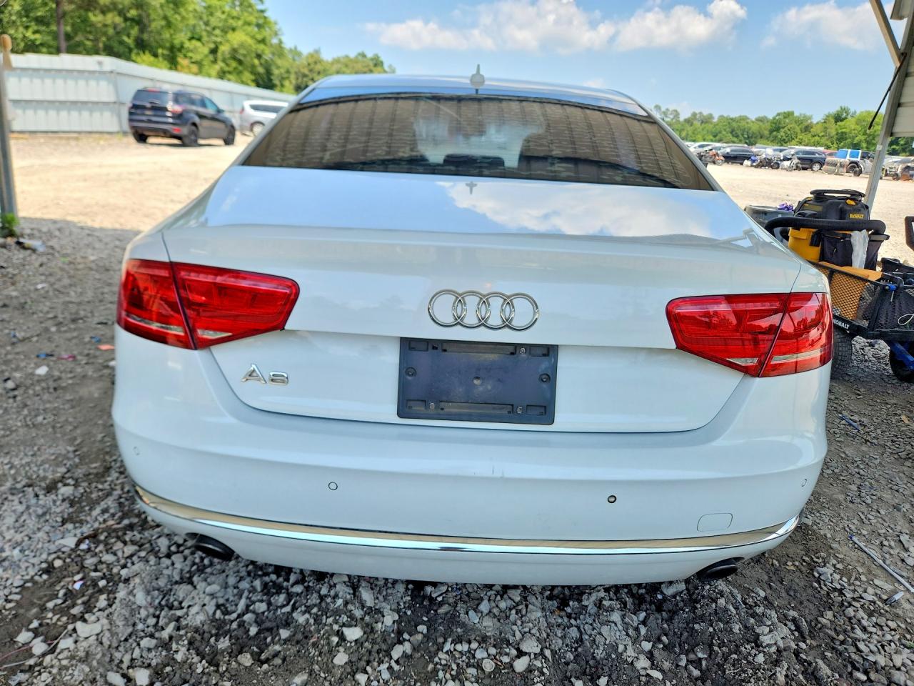 2013 Audi A8 Quattro White vin: WAUAGAFD9DN017112