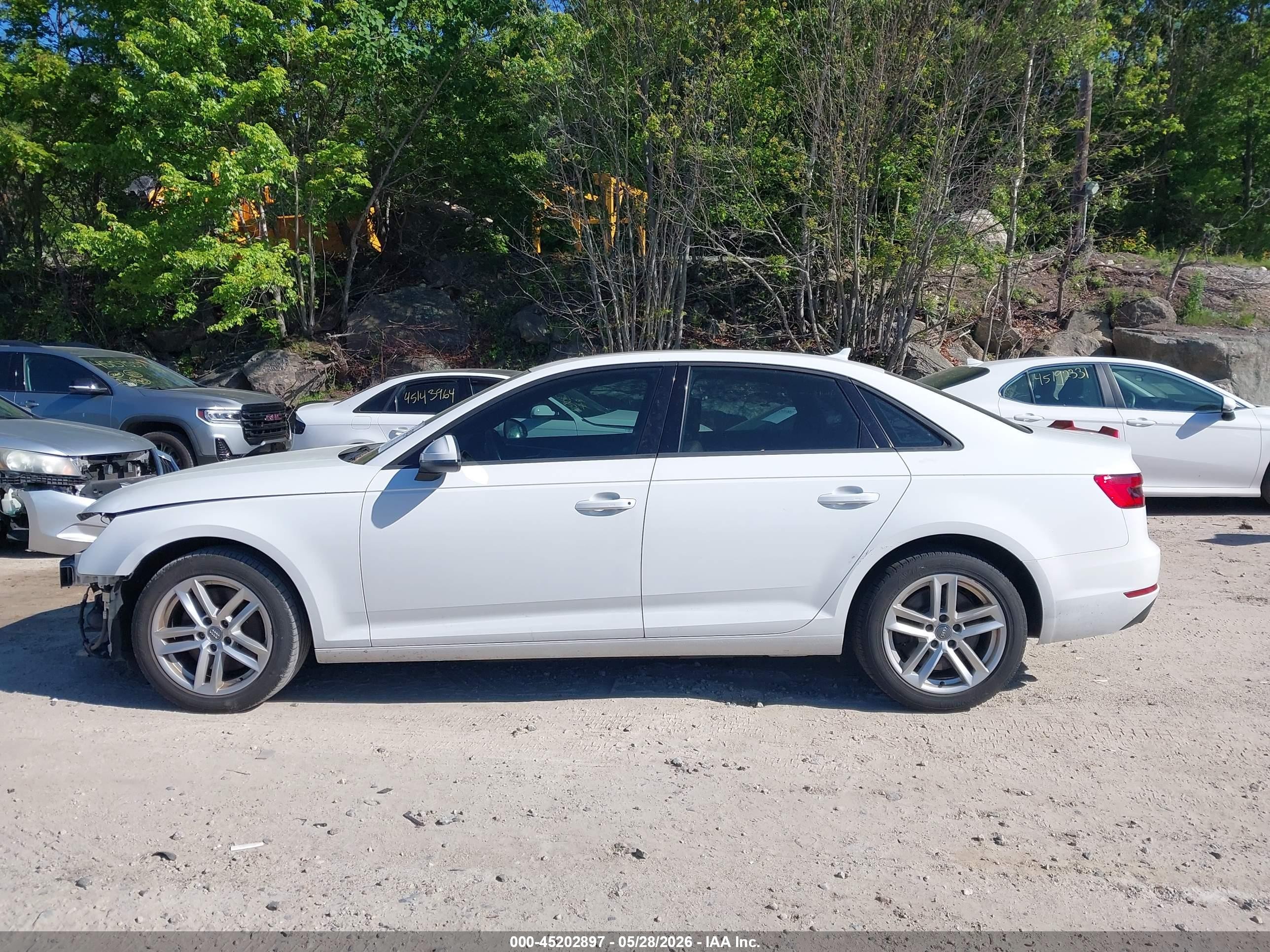 2017 Audi A4 2.0t Premium White vin: WAUANAF42HN023149