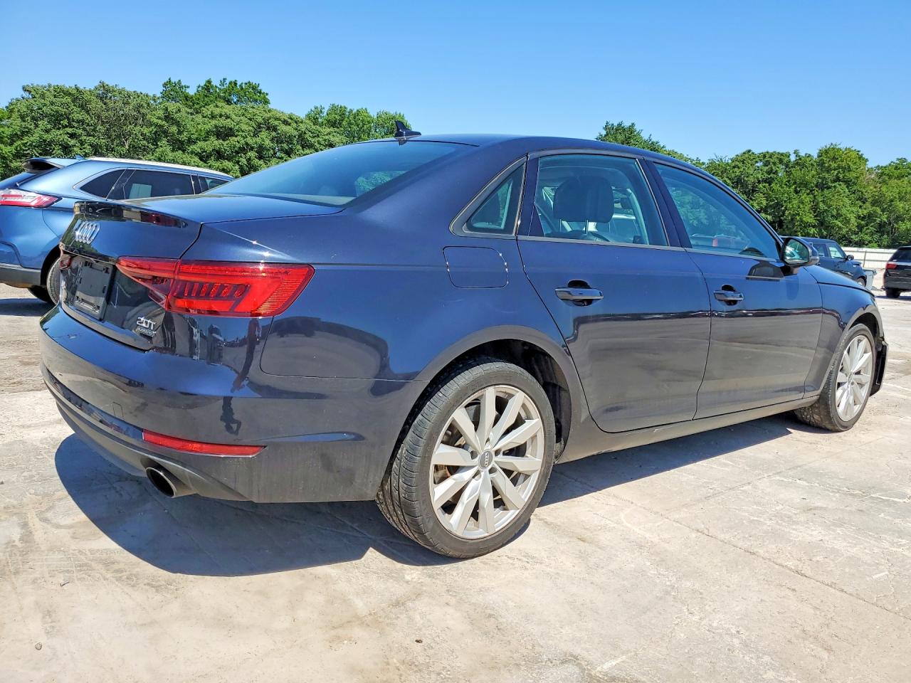 2017 Audi A4 Premium Угольный vin: WAUANAF46HN069678