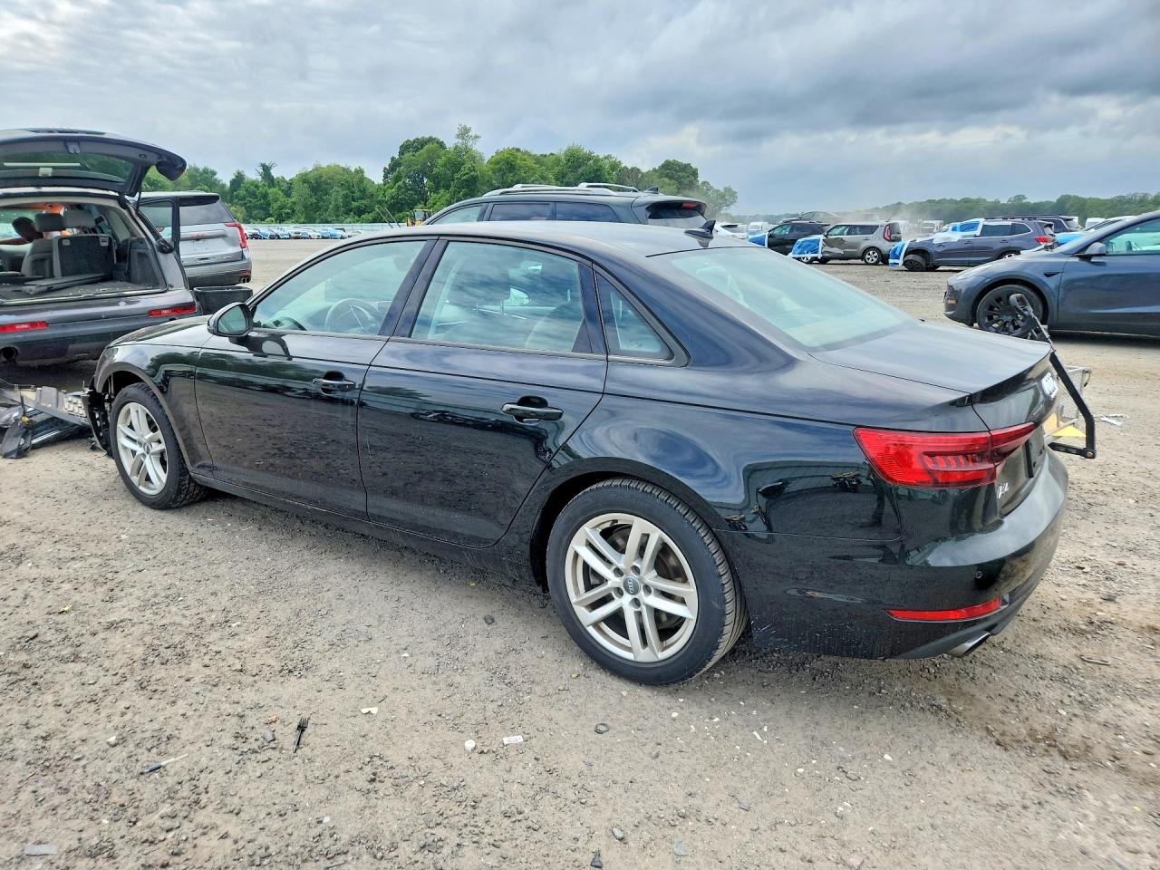 2017 Audi A4 Premium Черный vin: WAUANAF47HN018576