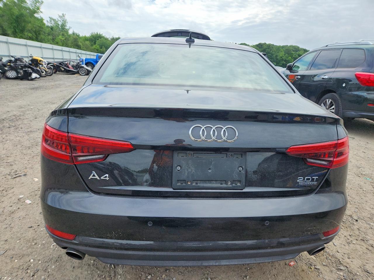2017 Audi A4 Premium Черный vin: WAUANAF47HN018576