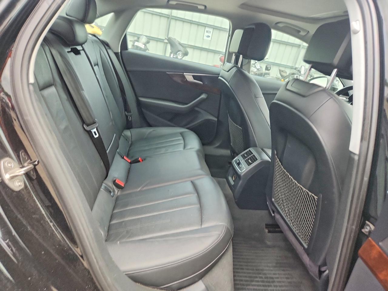 2017 Audi A4 Premium Черный vin: WAUANAF47HN018576