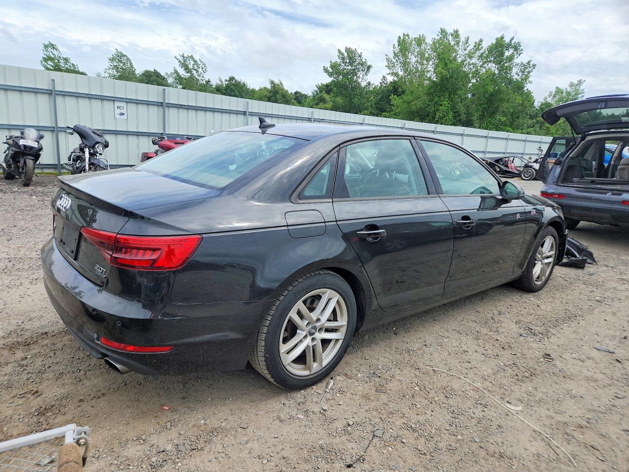 2017 Audi A4 Premium Черный vin: WAUANAF47HN018576