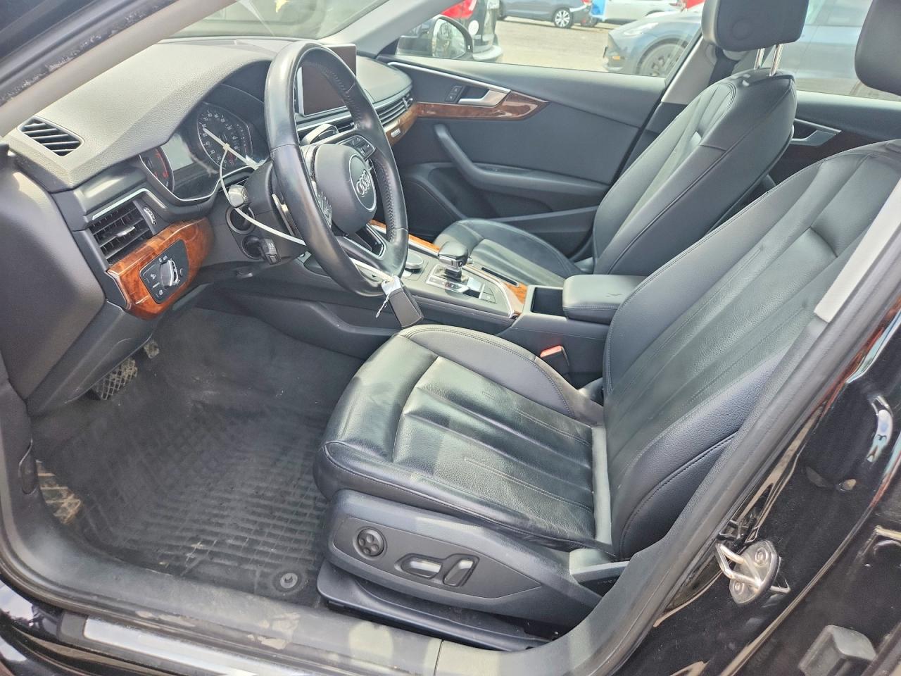 2017 Audi A4 Premium Черный vin: WAUANAF47HN018576