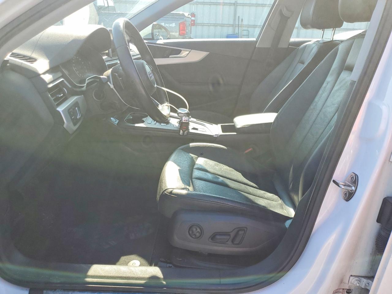 2017 Audi A4 Premium White vin: WAUANAF4XHN007720