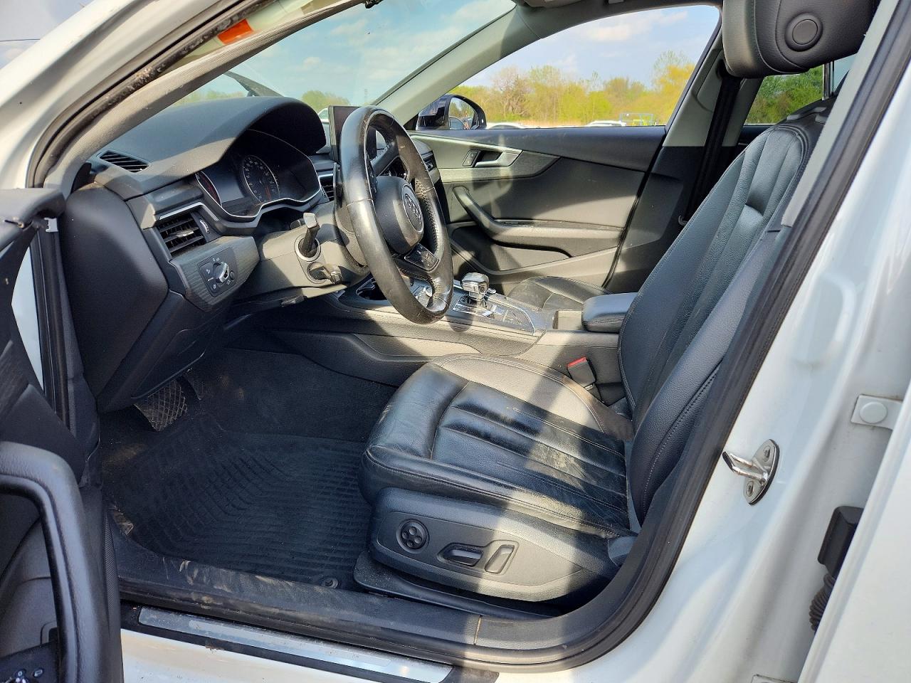 2017 Audi A4 Premium White vin: WAUANAF4XHN023884