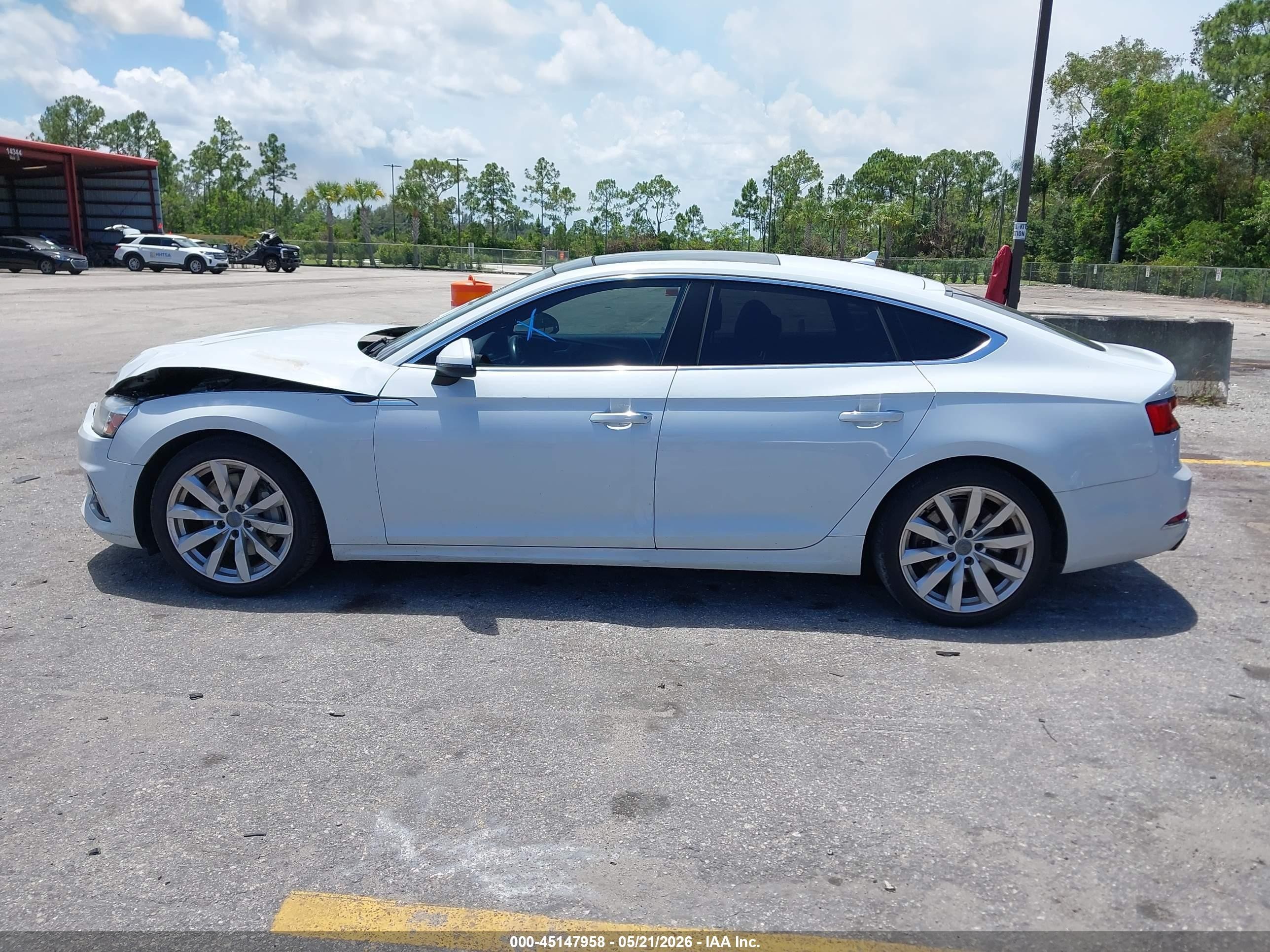 2018 Audi A5 2.0t Premium White vin: WAUANCF52JA009091