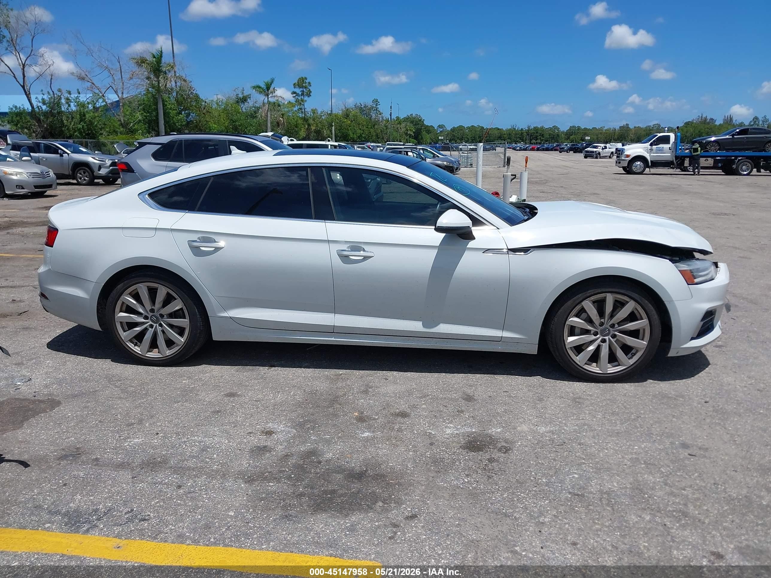 2018 Audi A5 2.0t Premium White vin: WAUANCF52JA009091