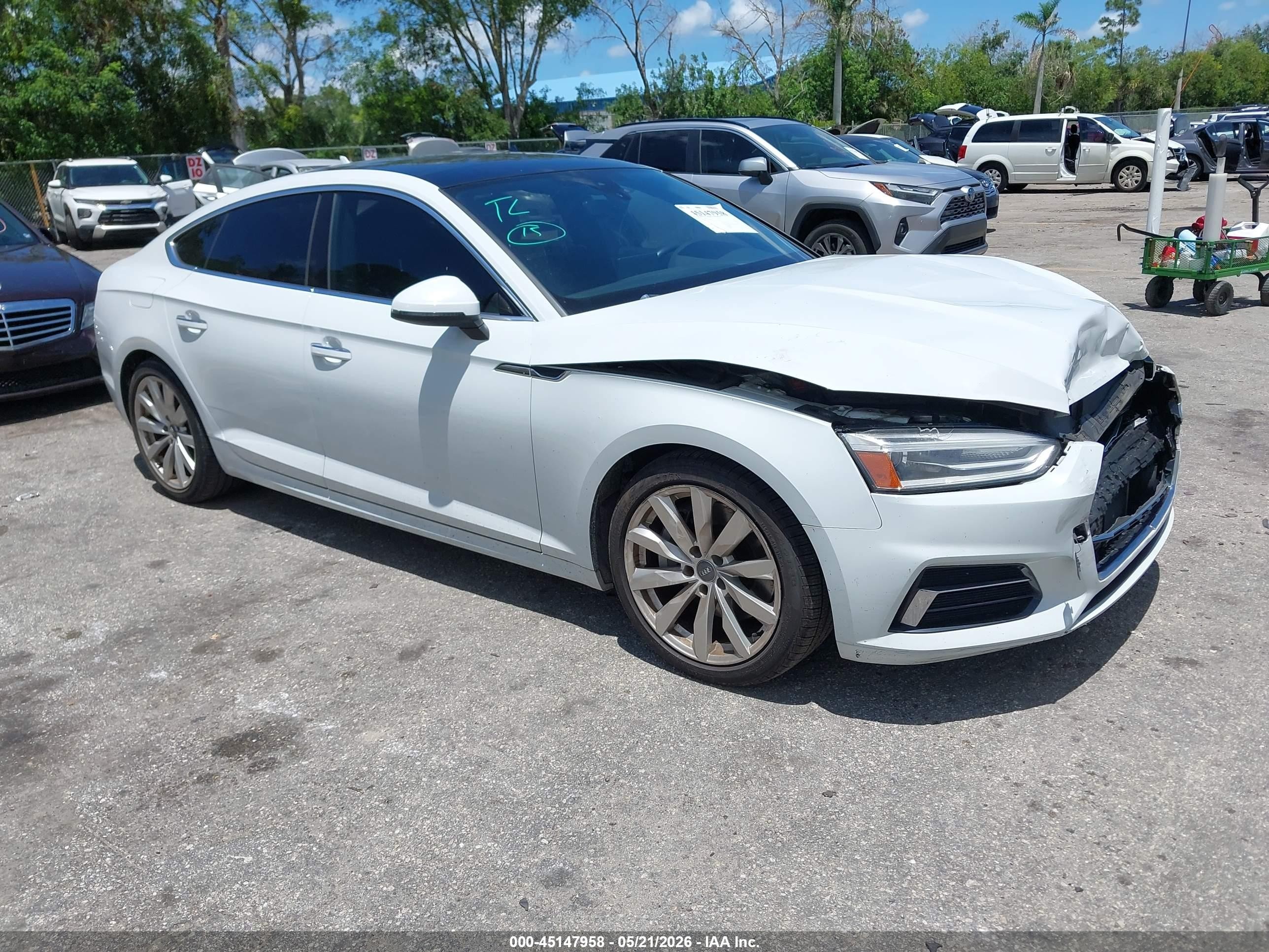 2018 Audi A5 2.0t Premium White vin: WAUANCF52JA009091