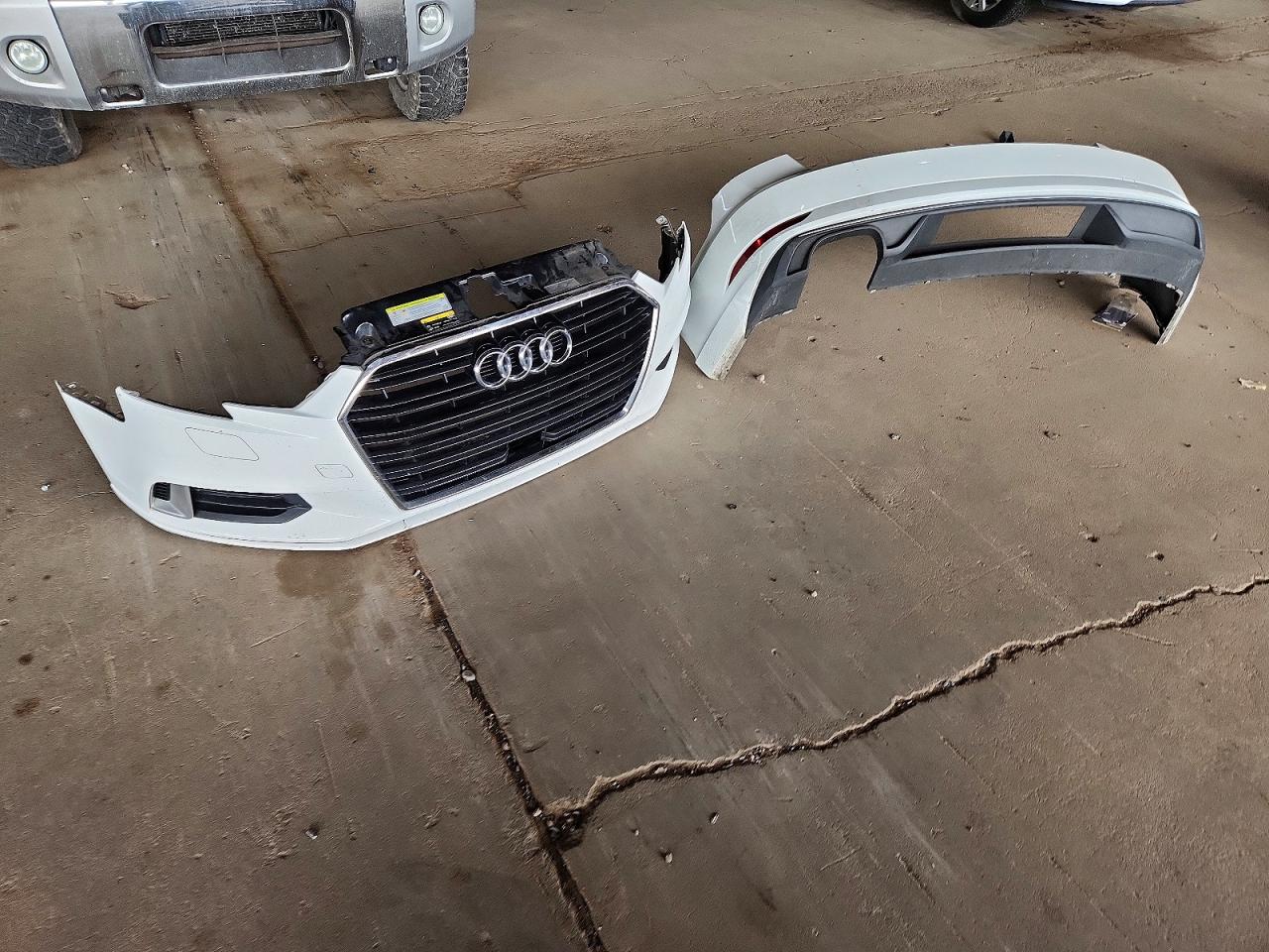 2018 Audi A3 Premium White vin: WAUAUGFF3J1028784