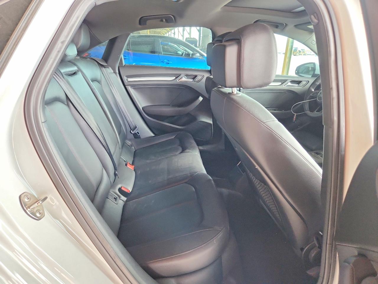 2018 Audi A3 Premium White vin: WAUAUGFF3J1028784