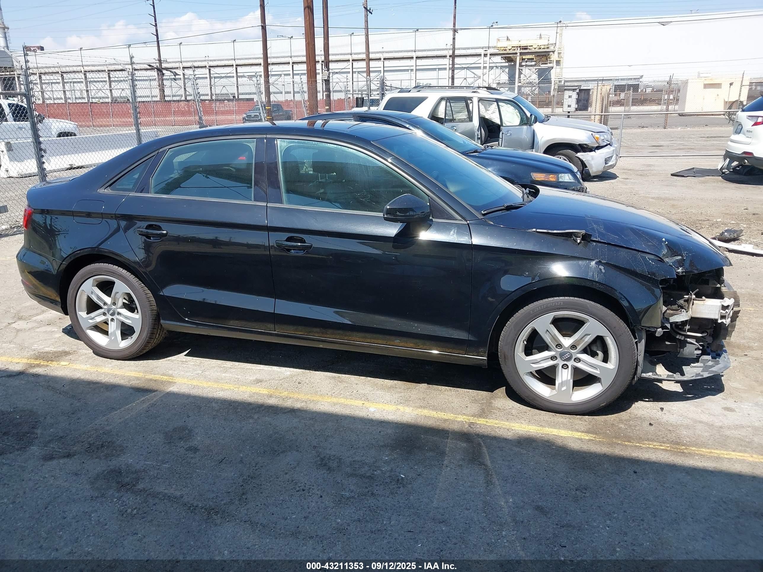 2018 Audi A3 2.0t Premium/2.0t Tech Premium Черный vin: WAUAUGFF7J1072304