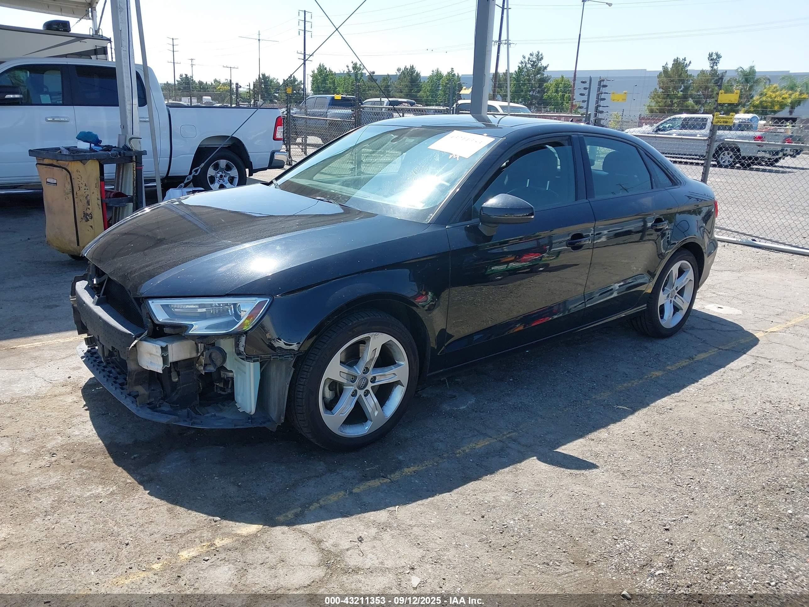 2018 Audi A3 2.0t Premium/2.0t Tech Premium Черный vin: WAUAUGFF7J1072304