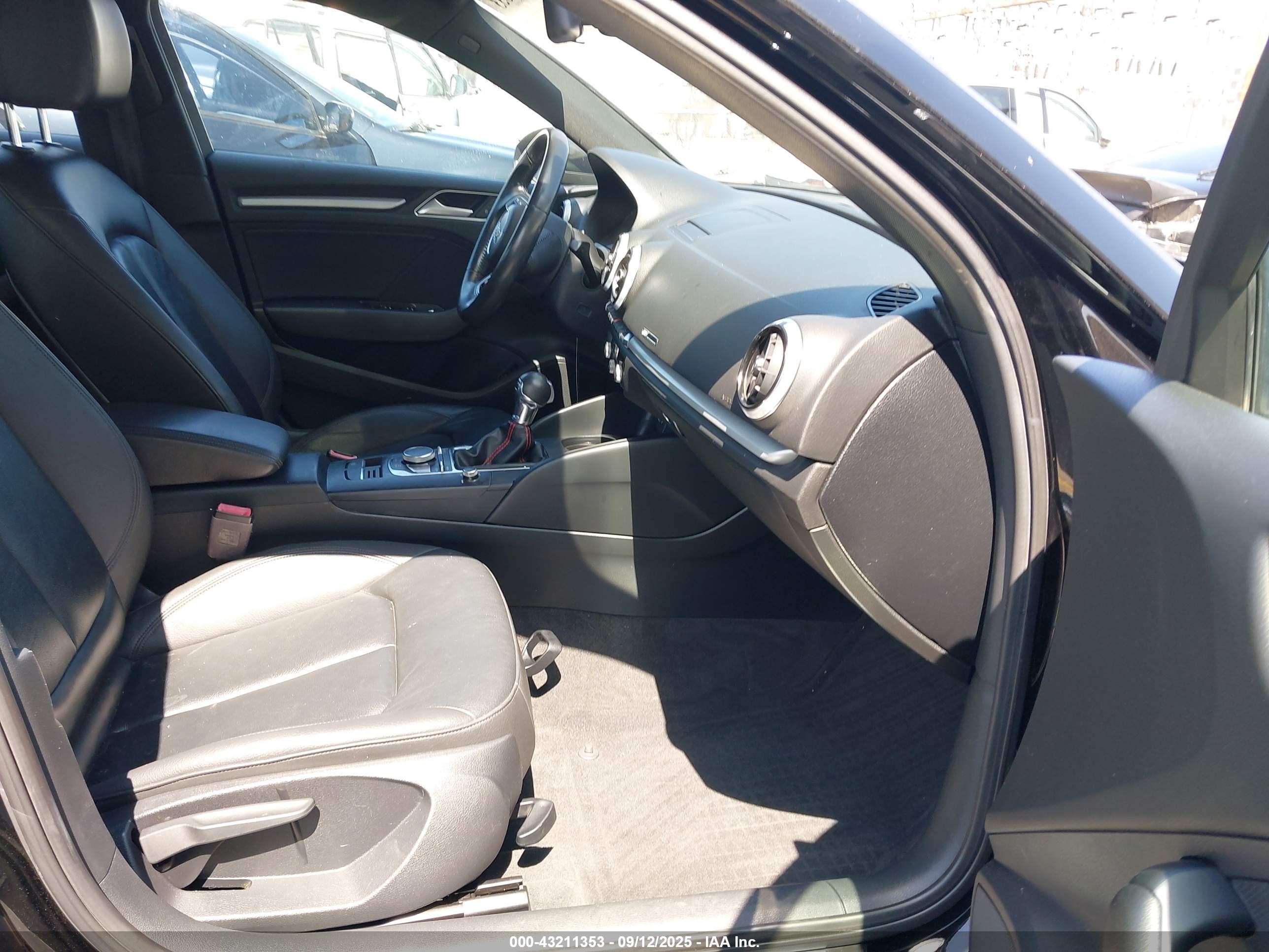 2018 Audi A3 2.0t Premium/2.0t Tech Premium Черный vin: WAUAUGFF7J1072304