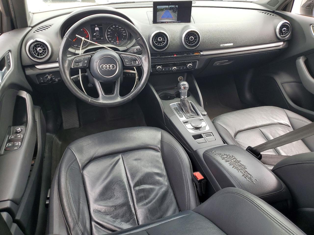 2017 Audi A3 Premium Белый vin: WAUAUGFF8H1042772